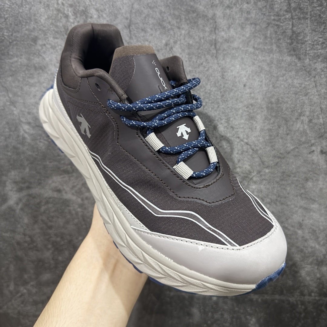 图片[3]-【绿x版】DESCENTE Terrain D 迪桑特舒适柔软防滑耐磨低帮生活休闲鞋 市面最优品质 区别市场版本 DESCENTE（迪桑特）创立于1935年，品牌名取自法语词汇，意为“滑降”。品牌箭头标识代表滑雪的三种技术“高速直线滑行”、“穿越”和“侧滑”，也寓意品牌在打造高端专业运动产品中不断追求完美的创新精神，致力于成为中国高端专业滑雪、综训、女子、铁人三项、高尔夫的第一品牌。 尺码：36 36.5 37 38 38.5 39 40 40.5 41 42 42.5 43 44 44.5 45-选品中心