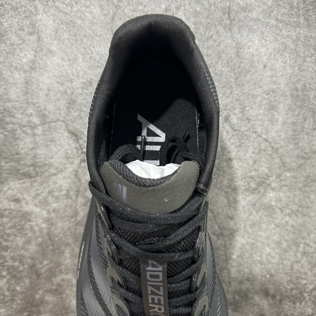 图片[8]-【纯原版】Ad Adizero Boston 13 阿迪马拉松系列超轻防滑训练跑步运动鞋 JS4941 市场目前独家使用真碳柱 组合底版本 区别市场涂漆假碳一体大底货 这双跑鞋在保留了前一代的核心科技的基础上，做了一些调整和优化，让跑鞋的脚感更加柔软、回弹和舒适。同时，它也回归了 BOSTON 系列原本的精神，提供了一双适合各种训练和速度的性能跑鞋。 尺码：36 36.5 37 38 38.5 39 40 40.5 41 42 42.5 43 44 44.5 45-选品中心