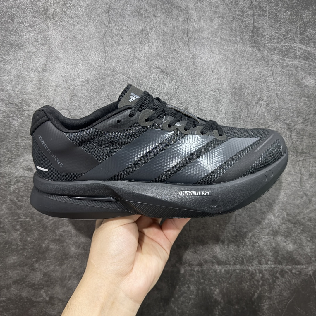 【纯原版】Ad Adizero Boston 13 阿迪马拉松系列超轻防滑训练跑步运动鞋 JS4941 市场目前独家使用真碳柱 组合底版本 区别市场涂漆假碳一体大底货 这双跑鞋在保留了前一代的核心科技的基础上,做了一些调整和优化,让跑鞋的脚感更加柔软、回弹和舒适。同时,它也回归了 BOSTON 系列原本的精神,提供了一双适合各种训练和速度的性能跑鞋。 尺码:36 36.5 37 38 38.5 39 40 40.5 41 42 42.5 43 44 44.5 45-选品中心