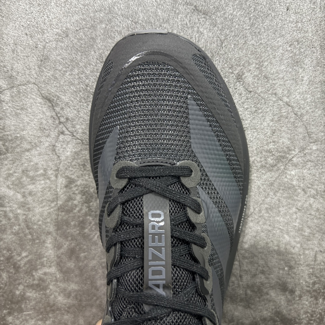 图片[5]-【纯原版】Ad Adizero Boston 13 阿迪马拉松系列超轻防滑训练跑步运动鞋 JS4941 市场目前独家使用真碳柱 组合底版本 区别市场涂漆假碳一体大底货 这双跑鞋在保留了前一代的核心科技的基础上，做了一些调整和优化，让跑鞋的脚感更加柔软、回弹和舒适。同时，它也回归了 BOSTON 系列原本的精神，提供了一双适合各种训练和速度的性能跑鞋。 尺码：36 36.5 37 38 38.5 39 40 40.5 41 42 42.5 43 44 44.5 45-选品中心