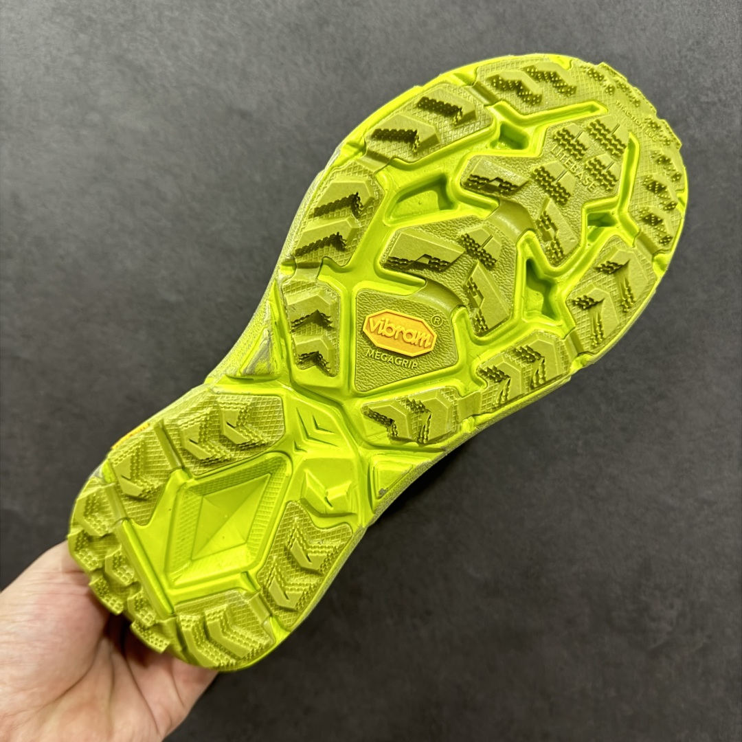 图片[9]-【公司级】Satisfy xHOKA ONE ONE Mafate Speed 4 玛法特4系列低帮厚底轻量户外越野运动慢跑鞋 采用半透明轻量化纱网热熔面料材质 搭载轻量化材料超轻量泡棉中底 外置V版橡胶防滑黄金大底 此球鞋继承了HOKA的经典越野鞋型MAFATE SPEED4的设计 更在此基础上进行了创新和提升 使得它既适合户外越野跑，又充满了时尚潮流的元素。它的半透明鞋面设计 不仅让鞋身看起来更加轻便 而且提供了良好的透气性 而保护性的防撕裂尼龙面料，则确保了在复杂地形中的耐用性。 双层ProFly™中底的 用，是这款鞋的另一个亮点。 VIBRAM MEGAGRIP®及 LITEBASE®大底的搭载，更是让这款鞋在保持高抓地力的 减轻了鞋底的重量 货号： 1157050/SLFR 尺码： 36 36.5 37.5 38 38.5 39 40 40.5 41.5 42 42.5 43 44 44.5 45-选品中心