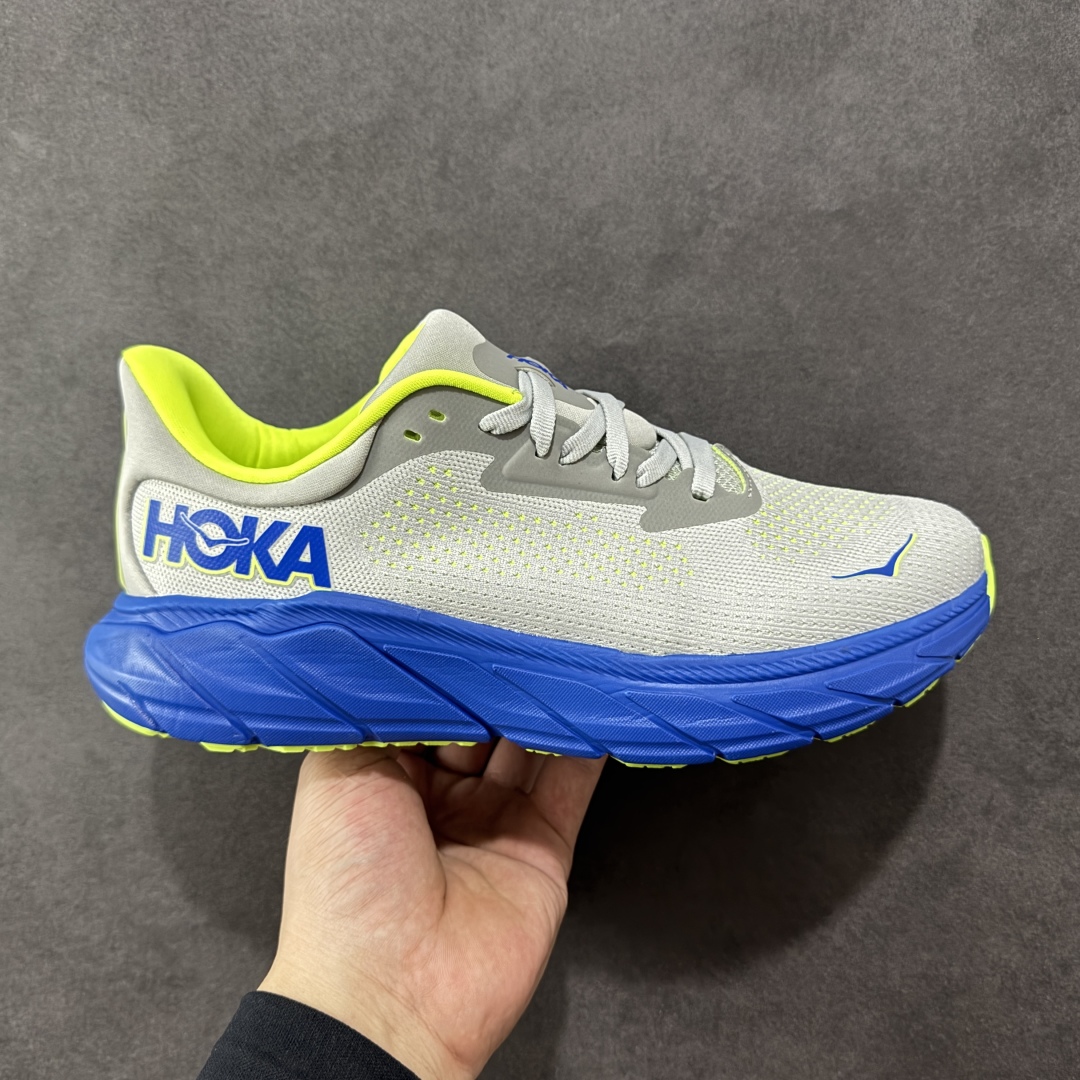 【公司级】HOKA ONE ONE M ARAHI 7 低帮专业越野跑步鞋 相较于前几代Mafate包裹感更好 跟Speedgoat(快速羚羊)系列比起来更加舒适 鞋底防滑性能在下坡的石板台阶和原始路面都有很好的表现 HOKA血统属性厚底设计 在快速下坡时起到缓震保护作用 减少重力给予脚踝、膝部、髋关节等处带来的冲击力 货号: 1147850/STLC 尺码: 40 40.5 41.5 42 42.5 43 44 44.5 45 编码:NMB250260-选品中心