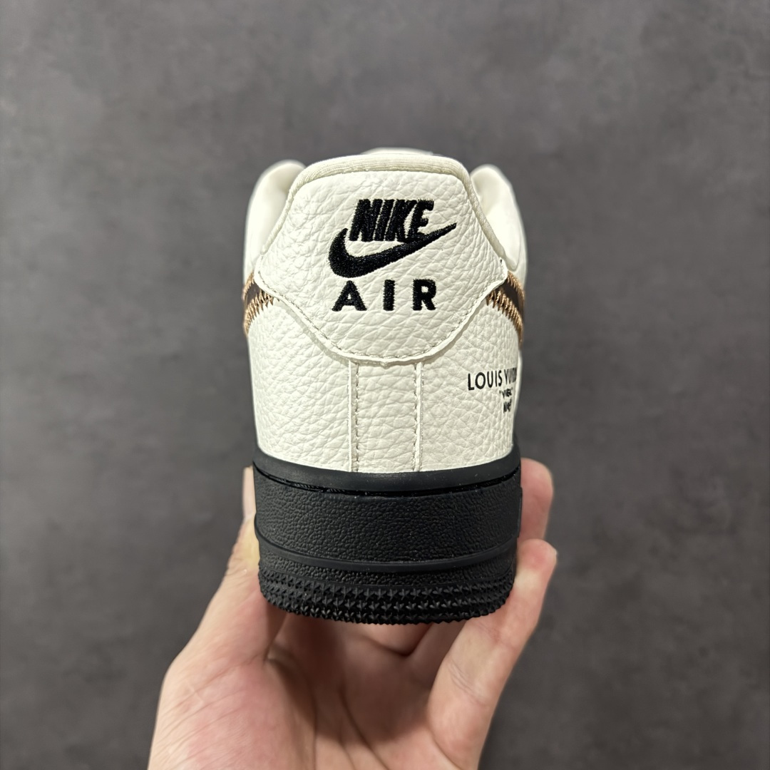 260 定制版 Nike Air Force 1'07 Low LV联名 素白雅棕 空军一号定制休闲板鞋 SC0601-559-Chinese UA Cheap High Quatity Brand Clothes Bags handbags Sneakers wholesale wholesaler seller from China Factory suppliers Fashion Clothing Shoes best Quality Beautiful Price 260 定制版 Nike Air Force 1'07 Low LV联名 素白雅棕 空军一号定制休闲板鞋 SC0601-559