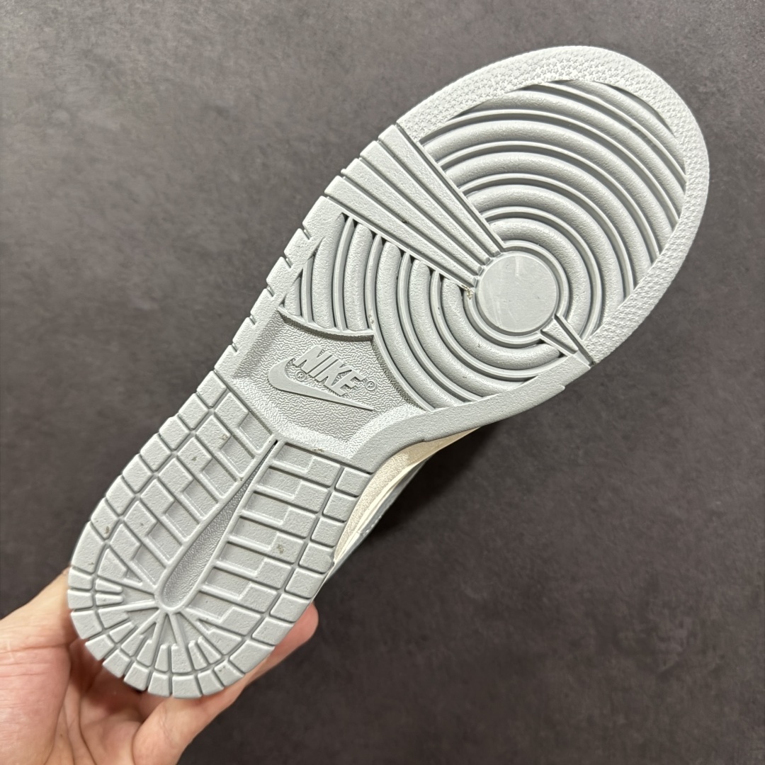 图片[9]-【定制版】Nike SB Dunk Low “巴黎世家联名—奶白灰钩印花”高端定制 低帮休闲板鞋 定制鞋盒 大厂纯原品质出货 超高清洁度 皮料切割干净无任何毛边 细节完美 货号：FX1588-312 尺码：36 36.5 37.5 38 38.5 39 40 40.5 41 42 42.5 43 44 44.5 45 编码：QFB310320-选品中心