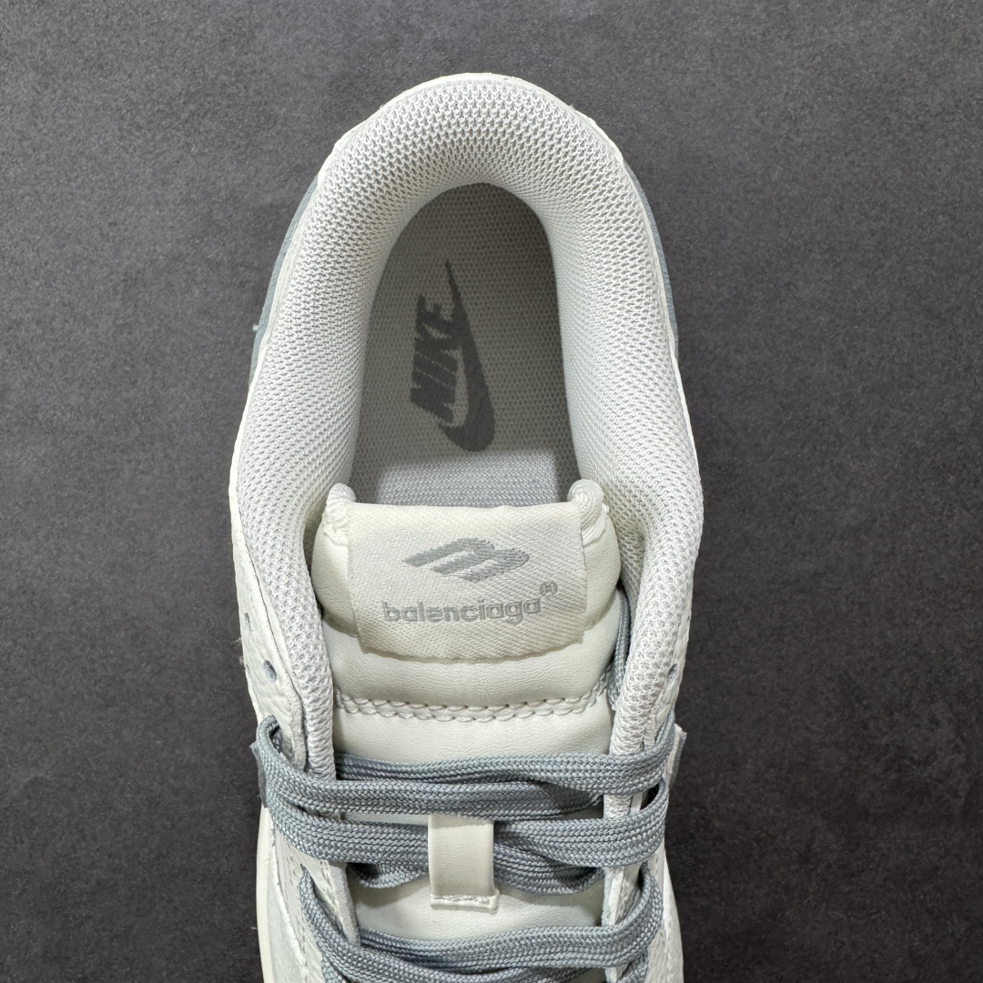 图片[7]-【定制版】Nike SB Dunk Low “巴黎世家联名—奶白灰钩印花”高端定制 低帮休闲板鞋 定制鞋盒 大厂纯原品质出货 超高清洁度 皮料切割干净无任何毛边 细节完美 货号：FX1588-312 尺码：36 36.5 37.5 38 38.5 39 40 40.5 41 42 42.5 43 44 44.5 45 编码：QFB310320-选品中心