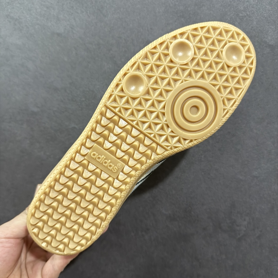 图片[9]-【定制版】adidas originals Samba OG x Stussy 灰白 桑巴舞系列复古经典轻便板鞋 此款以简约大方的造型设计 给人以随性休闲的时尚格调 穿着舒适轻便，运动灵活自如 满足日常个性穿搭 货号：XR0013 尺码：36 36.5 37 38 38.5 39 40 40.5 41 42 42.5 43 44 44.5 45-选品中心