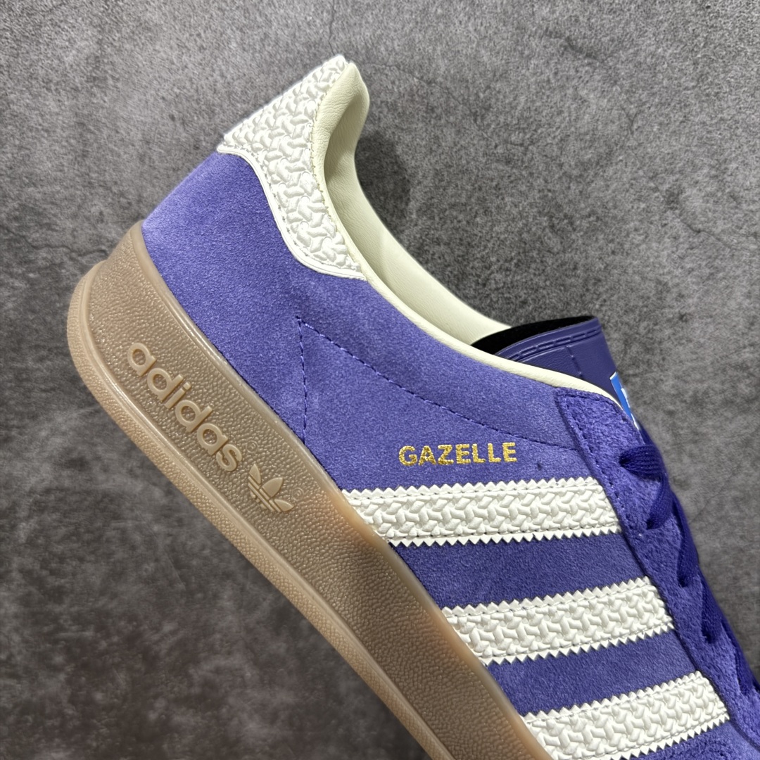 图片[7]-【纳帕软皮版】AD Original Gazelle Trainers 瞪羚室内鞋系列低帮复古百搭休闲运动德训风板鞋 IF1806 高端零售特供批次 原厂定制长毛翻毛皮组合环保纤维革鞋面材质 内置环保海玻璃鞋垫 外置RB橡胶大底 产品品控稳定性领先行业 原厂全套原楦原纸板冲刀磨具开发 原厂皮料加持 原厂港宝加持定型后跟R度完美 将复古进行到底 简约流畅 三十年不变经典 这款Gazelle运动鞋 无论面料、配色、质感或设计 都只在重现其1991年原款的经典 皮革鞋面 撞色三条纹和鞋跟标的设计 力求呈现90年代的经典复古风潮 Samba火热的同时 也带动了其它的复古鞋型 Gazelle便是其中一只 Gazelle Indoor拥有包边更宽的T字型鞋头 更好的保护运动员的前掌 浓浓的复古氛围感 非常适合现在流行的Cleanfit风格 尺码：35.5 36 36⅔ 37⅓ 38 38⅔ 39⅓ 40 40⅔ 41⅓ 42 42⅔ 43⅓ 44 44⅔ 45 46 47-选品中心