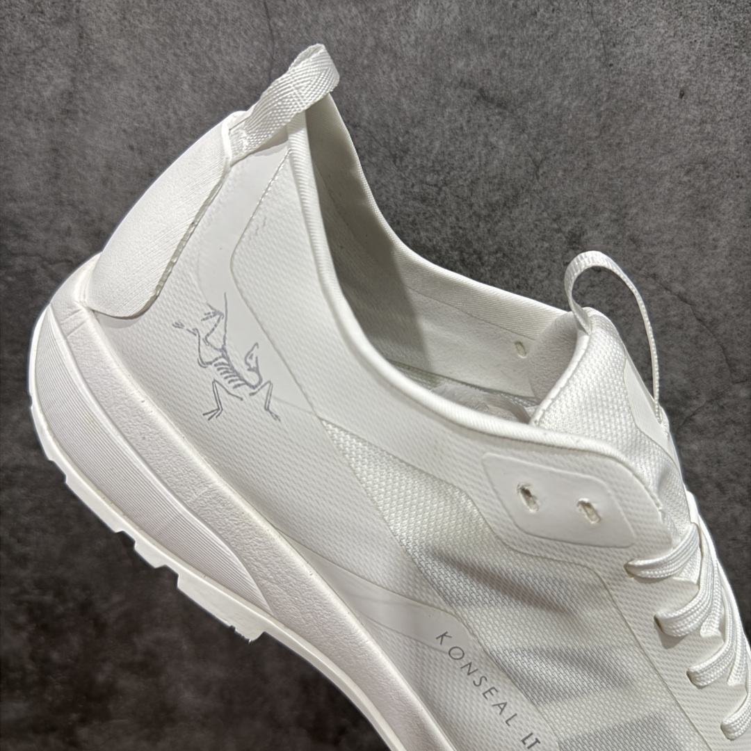 图片[7]-【莞产套盒版】ARC‘TERYX始祖鸟 KONSEAL LT 轻量 男女 登山鞋 夏季透气款 徒步 攀岩 徒步户外休闲鞋 莞产原单 代购指定版本 原数据开发 不掉标 正确高频字体 鸟爪细节完美 区别市场公版货 错误字体货 中底带钢印 礼盒装 男女码齐 带半码 上脚舒适轻便无负重感 四季百搭 始祖鸟 KONSEAL LT轻量户外鞋，这双鞋，不仅仅可以穿着逛街上班，更可以穿着徒步旅游甚至攀岩！说实话，没多少人真的会去攀岩，经我们试穿，这双鞋，日常穿也是非常舒服轻便！搭配日常的衣服完全不违和！结构中底TPU底盘，保护双脚。配置3D模具保护双脚+一体化系带系统，鞋面防撕裂网布、TPU保护膜和牛巴革合成面料，喜欢放心入！这种类型的鞋子咱们家超难得遇到一次，喜欢一定不要错过 尺码：36 36.5 37 38 38.5 39 40 40.5 41 42 42.5 43 44 44.5 45-选品中心