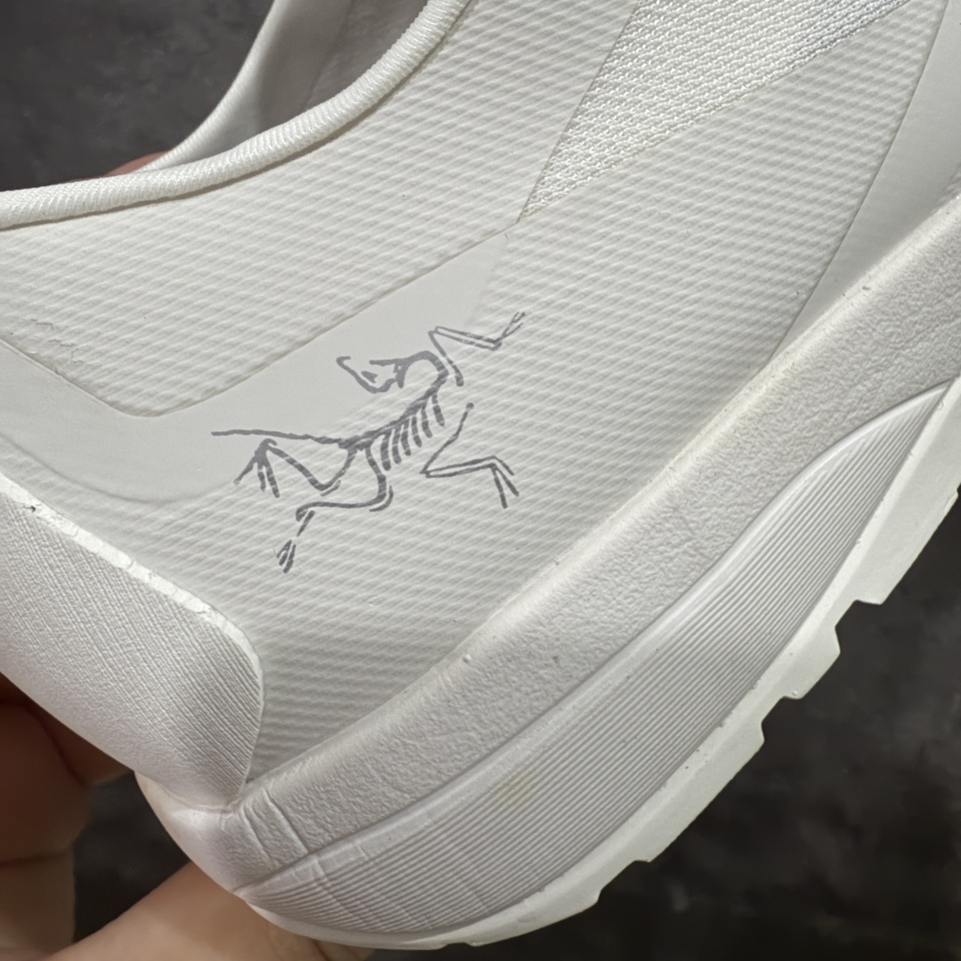 图片[3]-【莞产套盒版】ARC‘TERYX始祖鸟 KONSEAL LT 轻量 男女 登山鞋 夏季透气款 徒步 攀岩 徒步户外休闲鞋 莞产原单 代购指定版本 原数据开发 不掉标 正确高频字体 鸟爪细节完美 区别市场公版货 错误字体货 中底带钢印 礼盒装 男女码齐 带半码 上脚舒适轻便无负重感 四季百搭 始祖鸟 KONSEAL LT轻量户外鞋，这双鞋，不仅仅可以穿着逛街上班，更可以穿着徒步旅游甚至攀岩！说实话，没多少人真的会去攀岩，经我们试穿，这双鞋，日常穿也是非常舒服轻便！搭配日常的衣服完全不违和！结构中底TPU底盘，保护双脚。配置3D模具保护双脚+一体化系带系统，鞋面防撕裂网布、TPU保护膜和牛巴革合成面料，喜欢放心入！这种类型的鞋子咱们家超难得遇到一次，喜欢一定不要错过 尺码：36 36.5 37 38 38.5 39 40 40.5 41 42 42.5 43 44 44.5 45-选品中心