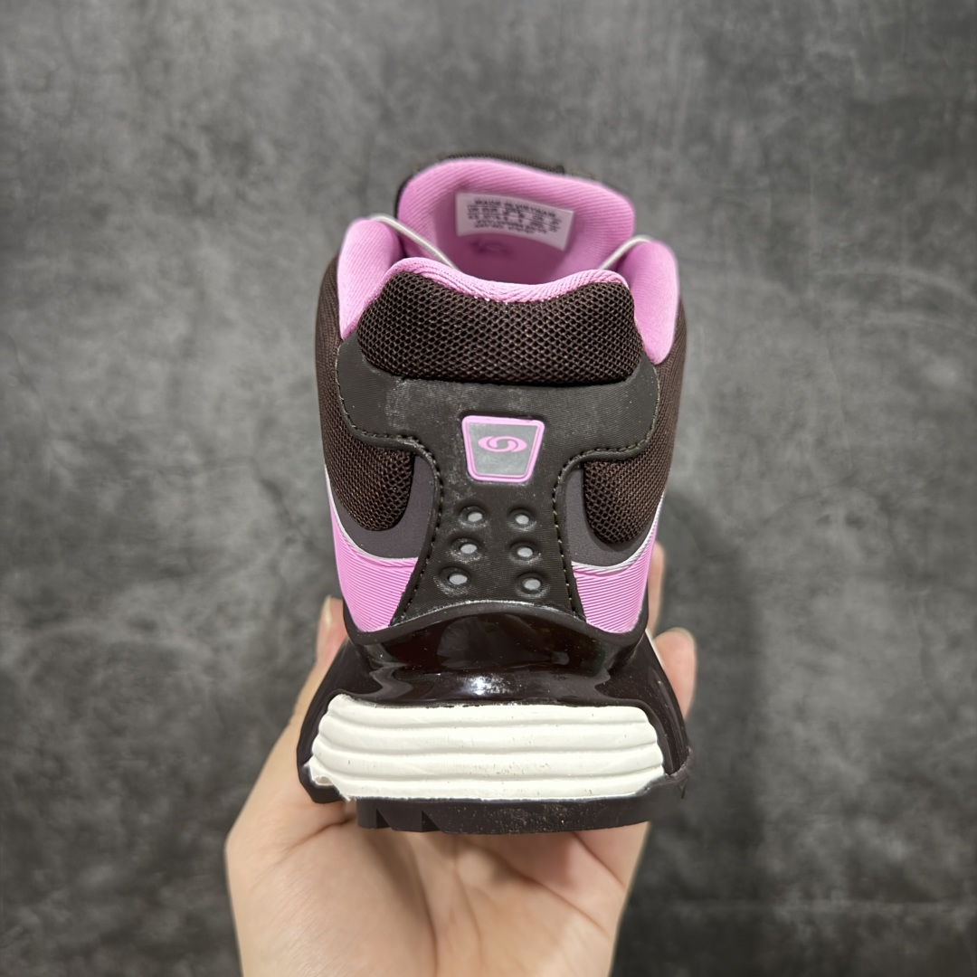 图片[4]-【666版本】SALOMON 萨洛蒙 XT-WHISPER 舒适百搭耐磨轻便低帮 休闲越野训练城市通勤跑步鞋 男女同款 粉棕色 纯原外贸平台特供订单 耗时半年巨作 #全套原纸板楦头开发 #原厂特供网布配套加持 #确保原汁原味 完美呈现版型 #原档数据独家私模五层组合大底 #男女鞋同步官方开发至46 #原装Ortholite轻量化鞋垫 #中底布带钢印编号 原厂TPU锁扣 #进口港宝加持 后跟自然饱满 还原公司包裹性 #鞋面采用SENSIFT贴合技术 #全方位贴合包裹脚型 #鞋跟部鞋底牵引设计 #提供强大的抓地性能 #更适应野外崎岖不平的道路 #基于 SALOMON 初代 XT 鞋身造型并搭载 4D ADVANCED CHASSIS™ 大底打造而成 为这款 XT-WHISPER 带来了多项足部控制与保护等功能性 如在运动过程中控制左右晃动的过程而提高稳定性、改善长途越野过程中足中到足尖的过渡、提高感知岩石的精确度以抵抗尖锐物体对脚底的伤害以及采用动态缓冲来增强穿着舒适感 从而减轻疲劳感 使 XT-WHISPER 成为一双舒适且安全的户外之履 货号：478787 尺码：36 36.5 37.5 38 38.5 39 40 40.5 41 42 42.5 43 44 45 46-选品中心