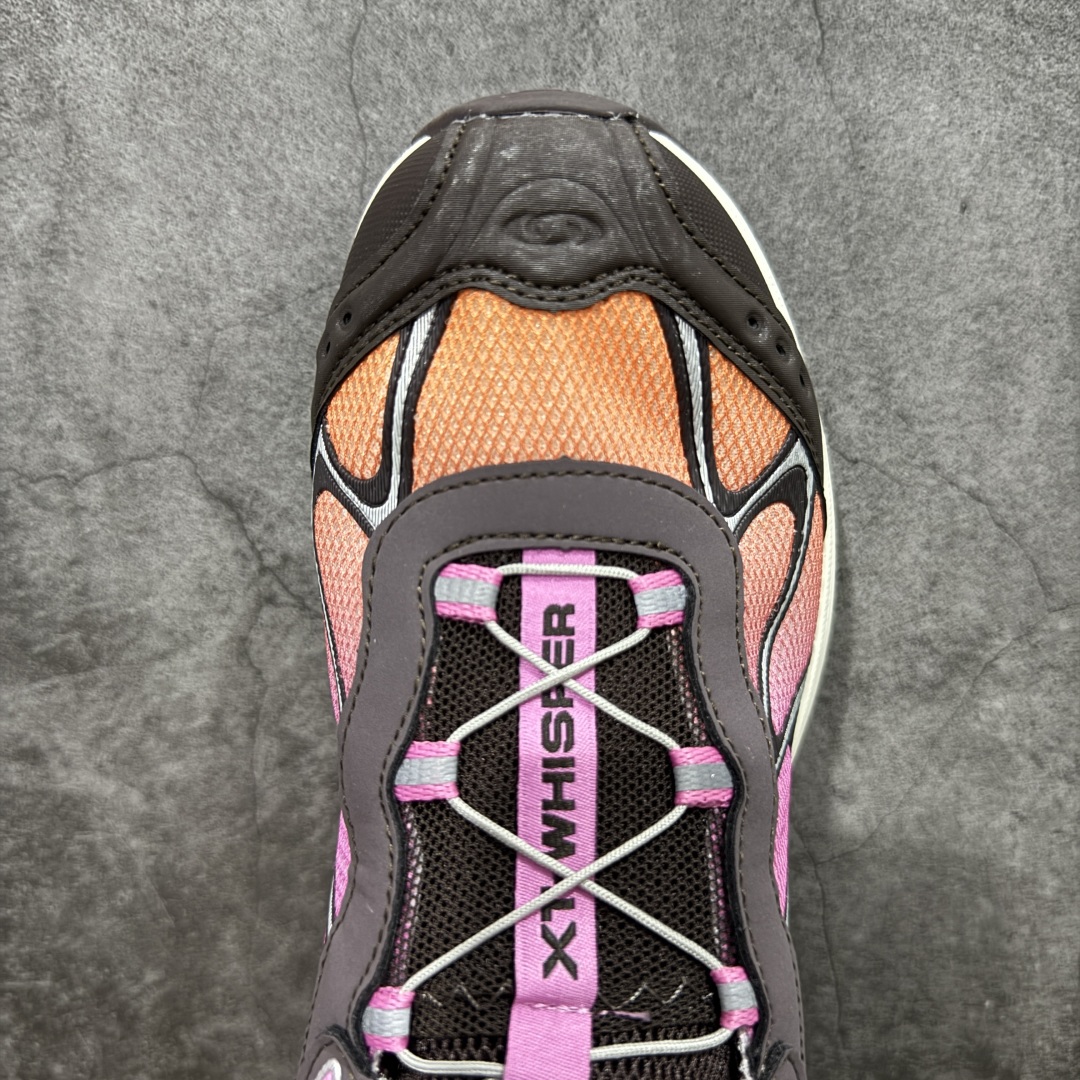 图片[5]-【666版本】SALOMON 萨洛蒙 XT-WHISPER 舒适百搭耐磨轻便低帮 休闲越野训练城市通勤跑步鞋 男女同款 粉棕色 纯原外贸平台特供订单 耗时半年巨作 #全套原纸板楦头开发 #原厂特供网布配套加持 #确保原汁原味 完美呈现版型 #原档数据独家私模五层组合大底 #男女鞋同步官方开发至46 #原装Ortholite轻量化鞋垫 #中底布带钢印编号 原厂TPU锁扣 #进口港宝加持 后跟自然饱满 还原公司包裹性 #鞋面采用SENSIFT贴合技术 #全方位贴合包裹脚型 #鞋跟部鞋底牵引设计 #提供强大的抓地性能 #更适应野外崎岖不平的道路 #基于 SALOMON 初代 XT 鞋身造型并搭载 4D ADVANCED CHASSIS™ 大底打造而成 为这款 XT-WHISPER 带来了多项足部控制与保护等功能性 如在运动过程中控制左右晃动的过程而提高稳定性、改善长途越野过程中足中到足尖的过渡、提高感知岩石的精确度以抵抗尖锐物体对脚底的伤害以及采用动态缓冲来增强穿着舒适感 从而减轻疲劳感 使 XT-WHISPER 成为一双舒适且安全的户外之履 货号：478787 尺码：36 36.5 37.5 38 38.5 39 40 40.5 41 42 42.5 43 44 45 46-选品中心