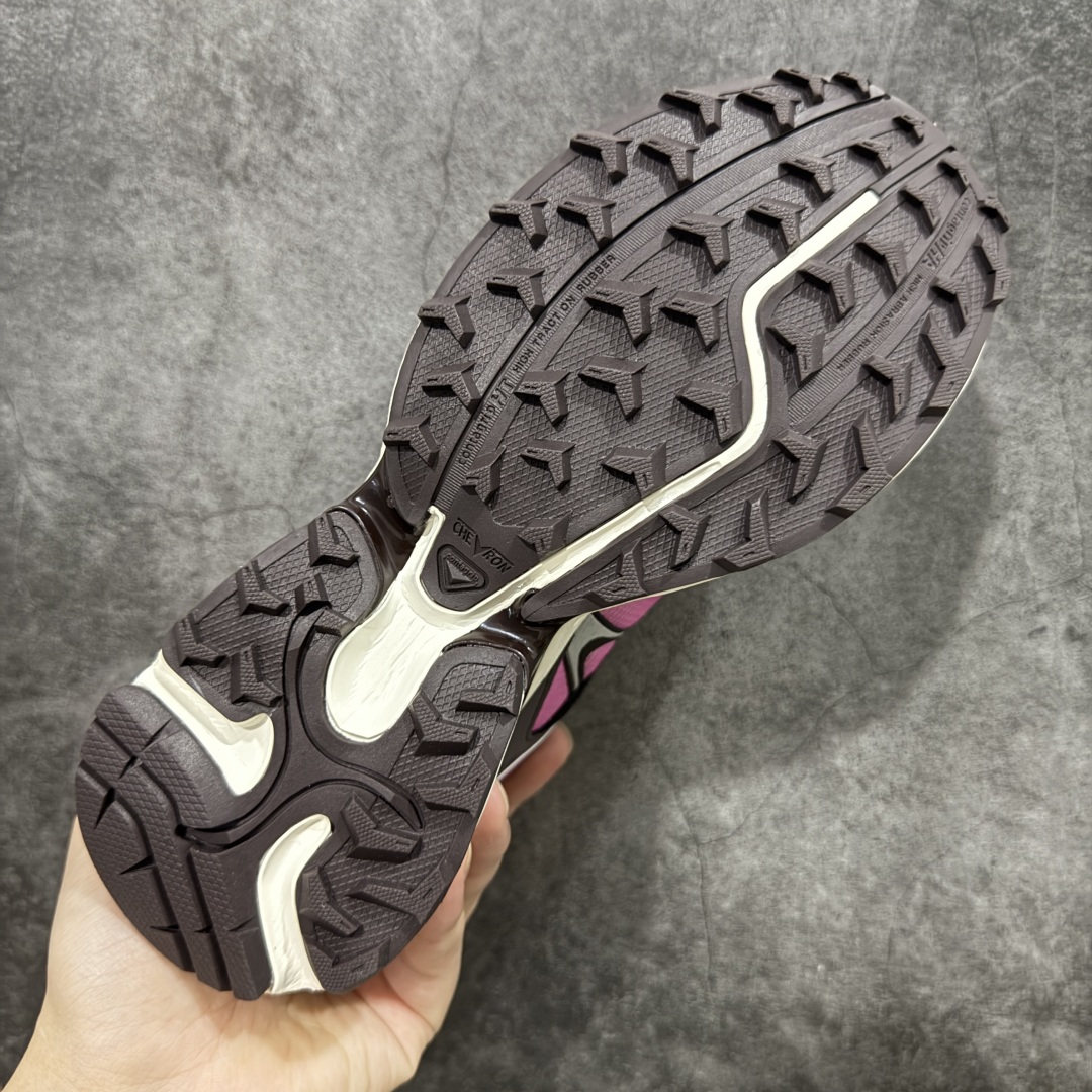 图片[9]-【666版本】SALOMON 萨洛蒙 XT-WHISPER 舒适百搭耐磨轻便低帮 休闲越野训练城市通勤跑步鞋 男女同款 粉棕色 纯原外贸平台特供订单 耗时半年巨作 #全套原纸板楦头开发 #原厂特供网布配套加持 #确保原汁原味 完美呈现版型 #原档数据独家私模五层组合大底 #男女鞋同步官方开发至46 #原装Ortholite轻量化鞋垫 #中底布带钢印编号 原厂TPU锁扣 #进口港宝加持 后跟自然饱满 还原公司包裹性 #鞋面采用SENSIFT贴合技术 #全方位贴合包裹脚型 #鞋跟部鞋底牵引设计 #提供强大的抓地性能 #更适应野外崎岖不平的道路 #基于 SALOMON 初代 XT 鞋身造型并搭载 4D ADVANCED CHASSIS™ 大底打造而成 为这款 XT-WHISPER 带来了多项足部控制与保护等功能性 如在运动过程中控制左右晃动的过程而提高稳定性、改善长途越野过程中足中到足尖的过渡、提高感知岩石的精确度以抵抗尖锐物体对脚底的伤害以及采用动态缓冲来增强穿着舒适感 从而减轻疲劳感 使 XT-WHISPER 成为一双舒适且安全的户外之履 货号：478787 尺码：36 36.5 37.5 38 38.5 39 40 40.5 41 42 42.5 43 44 45 46-选品中心