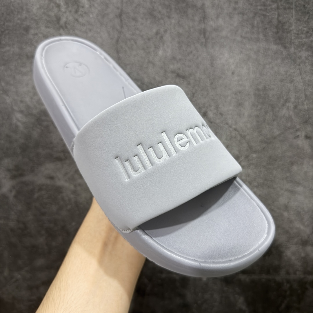 图片[3]-【pk版本】Lululemon Rsetfeel Slide 露露乐檬拖鞋 立体针织弹力鞋面轻量透气，中底采用Lululemon特别研发的加厚泡棉材料，利用专门的分层解构和泡棉技术实现了缓震和支撑性的平衡。采用TPU后跟支撑，减震设计，缓冲接地力，舒适回弹。 小红书爆款 一鞋难求👊🏻 尺码：36-45-选品中心