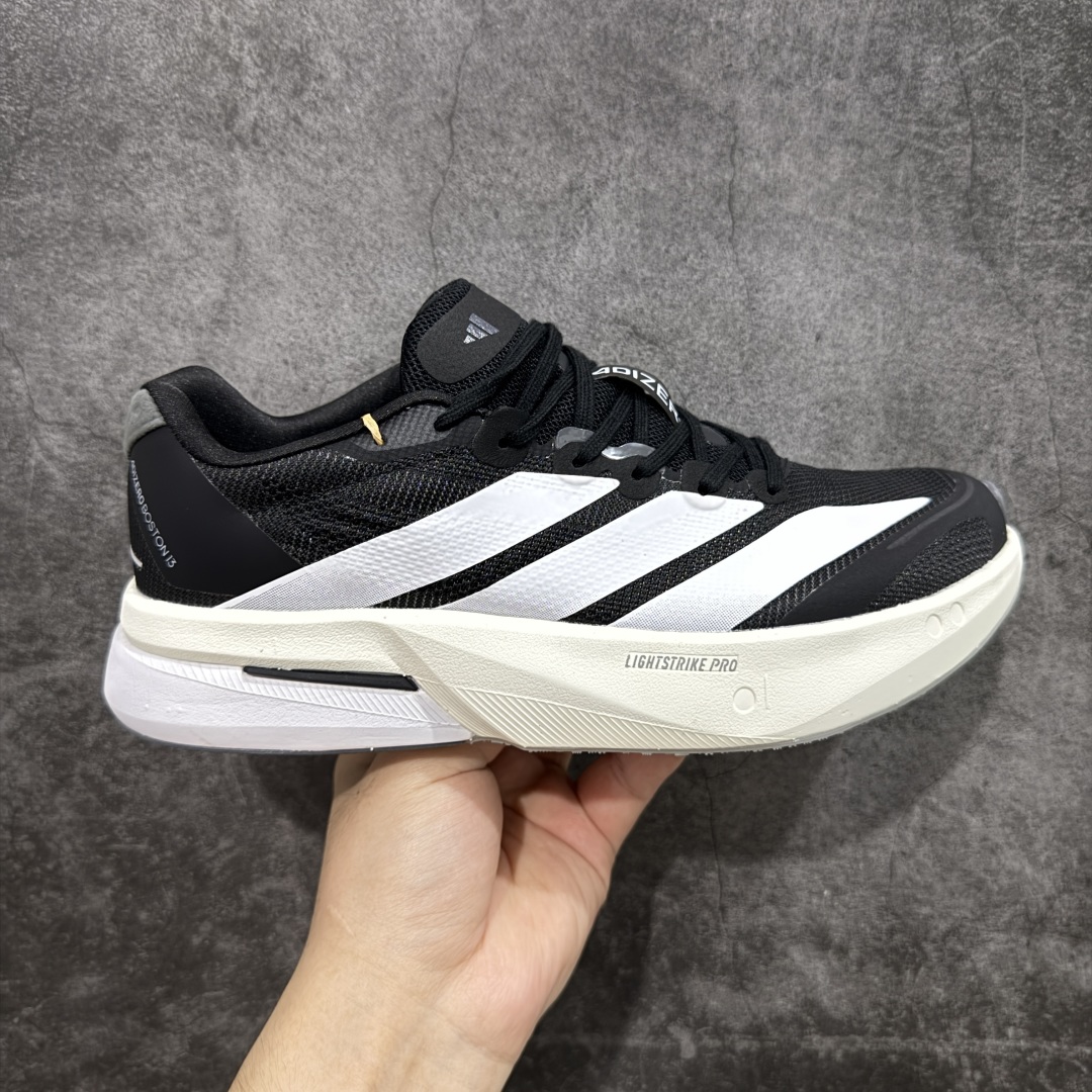【HD真碳组合底】Ad Adizero Boston 13 阿迪马拉松系列超轻防滑训练跑步运动鞋 JS4938 真碳柱 组合底版本 区别市场涂漆假碳一体大底货 这双跑鞋在保留了前一代的核心科技的基础上，做了一些调整和优化，让跑鞋的脚感更加柔软、回弹和舒适。同时，它也回归了 BOSTON 系列原本的精神，提供了一双适合各种训练和速度的性能跑鞋。 尺码：36 36.5 37 38 38.5 39 40 40.5 41 42 42.5 43 44 44.5 45-选品中心