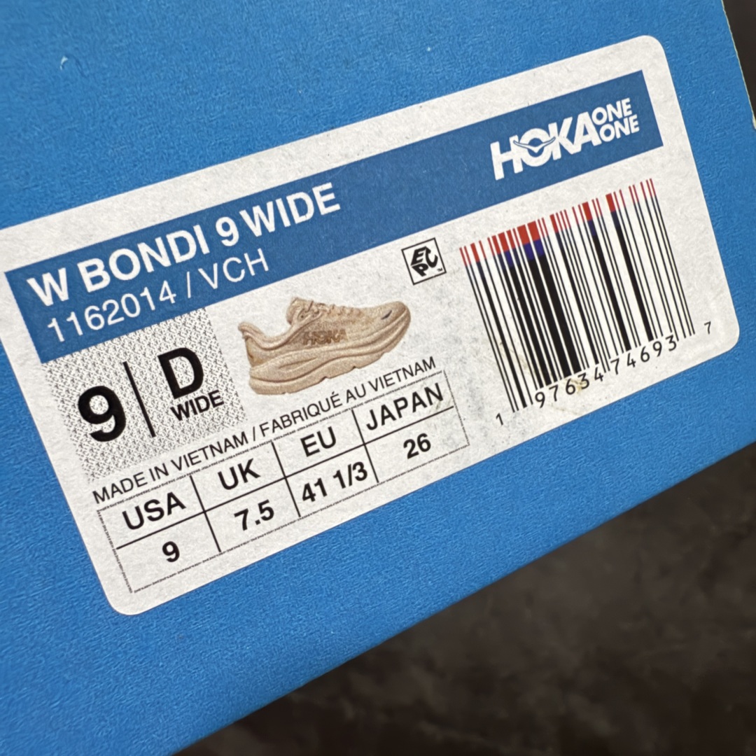 图片[9]-【GX越南版】HOKA ONE ONE Bondi 9 WIDE 邦迪九代舒适防滑耐磨低帮休闲跑步鞋 专业外贸大厂出品 市面最顶 细节只对比原版 无任何差别 原材料打造 HOKA ONE ONE是来自美国的跑步鞋知名品牌，创立于2009年，始终致力于为所有跑者提供更新、更好的跑步装备。相比常规跑鞋，HOKA ONE ONE特别研发使用性能独特的几何形跑鞋中底，此种鞋底更厚、更高、回弹性也更好，除了卓越的缓冲性能，它还能內各种阶段的跑者带来更具动感、更加稳定的跑步体验。HOKAONE ONE从设计之初就清楚意识到，要保证跑者步幅的均匀一致，双脚自然而然的运动至关重要。 尺码：36 36.5 37.5 38 38.5 39 40 40.5 41 42 42.5 43 44 44.5 45-选品中心