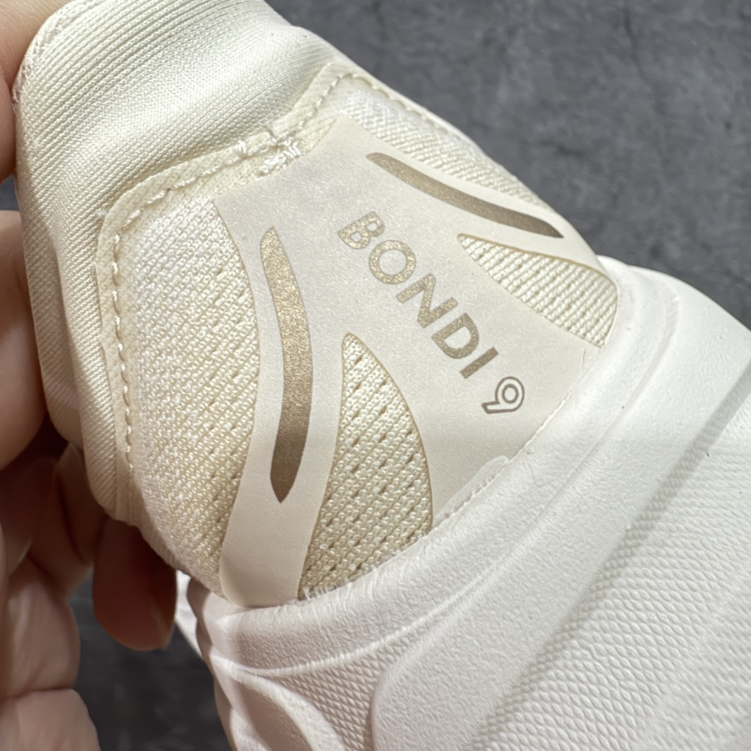 图片[2]-【GX越南版】HOKA ONE ONE Bondi 9 WIDE 邦迪九代舒适防滑耐磨低帮休闲跑步鞋 专业外贸大厂出品 市面最顶 细节只对比原版 无任何差别 原材料打造 HOKA ONE ONE是来自美国的跑步鞋知名品牌，创立于2009年，始终致力于为所有跑者提供更新、更好的跑步装备。相比常规跑鞋，HOKA ONE ONE特别研发使用性能独特的几何形跑鞋中底，此种鞋底更厚、更高、回弹性也更好，除了卓越的缓冲性能，它还能內各种阶段的跑者带来更具动感、更加稳定的跑步体验。HOKAONE ONE从设计之初就清楚意识到，要保证跑者步幅的均匀一致，双脚自然而然的运动至关重要。 尺码：36 36.5 37.5 38 38.5 39 40 40.5 41 42 42.5 43 44 44.5 45-选品中心