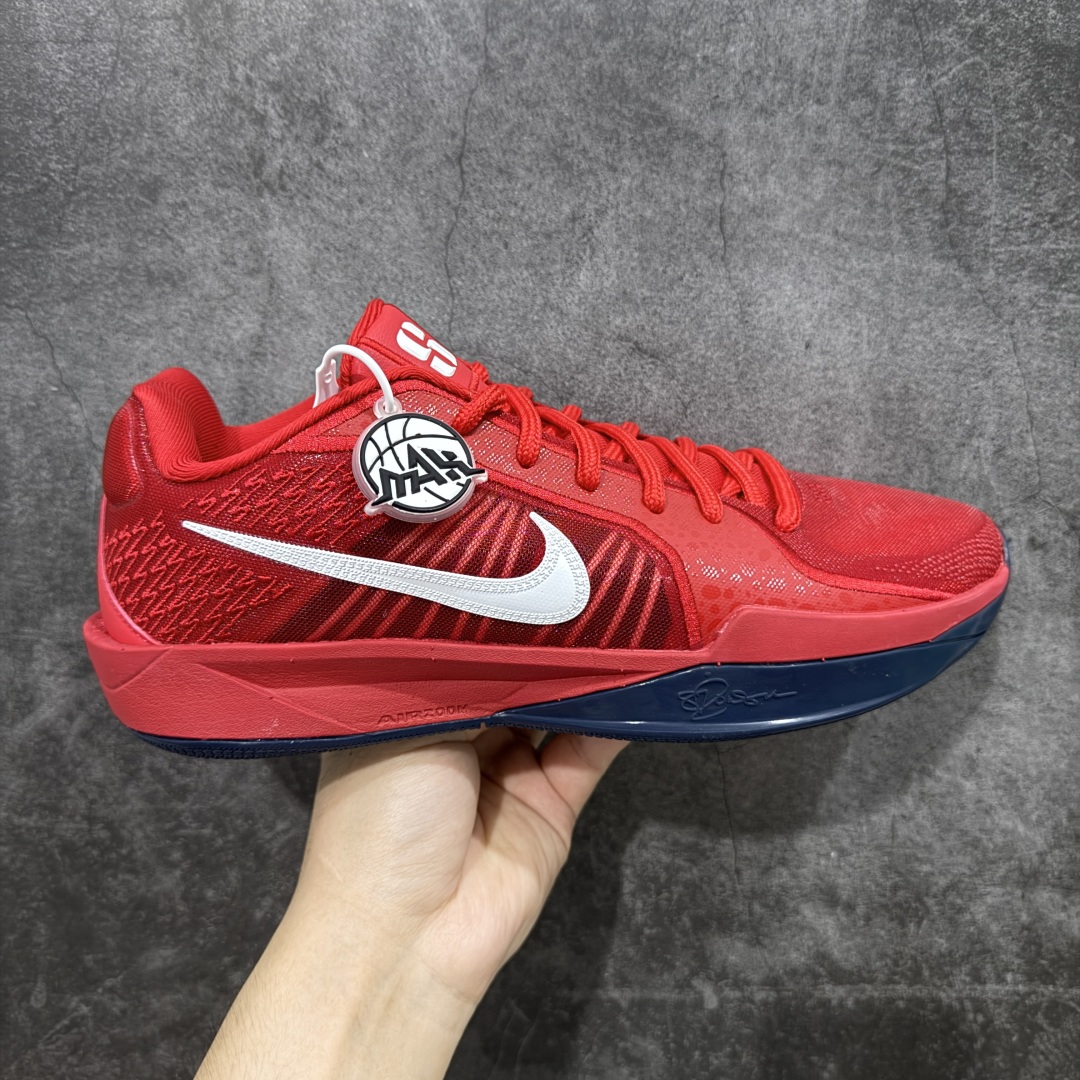 【灭世纯原】Nk Sabrina 2 \”Court Vision\” 萨布丽娜·约内斯库 签名款 实战系列篮球鞋  #鞋款搭载 Cushlon 泡绵帮助保持充沛活力。Air Zoom 缓震配置缔造出众回弹效果,外底抓地设计助你展现出色比赛表现。耐穿橡胶外底,提供强劲抓地力。  货号:FZ1517-600 尺码:39 40 40.5 41 42 42.5 43 44 44.5 45 46-选品中心