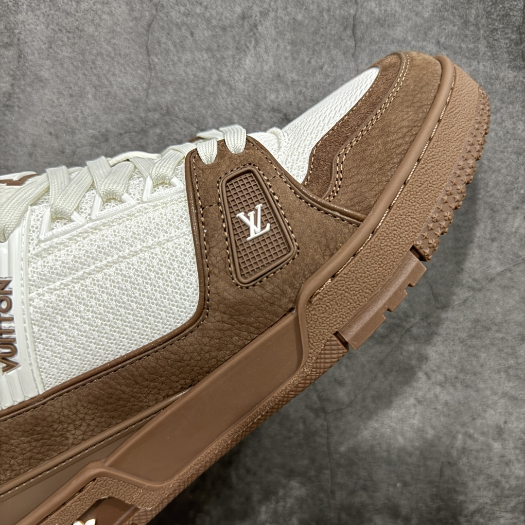 图片[6]-【专柜版/海淘代购版】 现货当天可取 LV Trainer系列高奢运动鞋 棕白色 新款芯片顶级 潮人必备单品 同步ZP官网空胶工艺 鞋舌、挂饰均镶嵌NFC芯片感应装置 正确胶片断点式设计 中底正确还原原版油印字母比例 1：1原楦格板、楦头、刀磨全新升级！ 独家订制顶级压纹麂皮 原版开模TPU大底 质感原版一致 垫脚聚米微料加透气英伦网布 披靡市场任何版本！细节完美呈现！ 代购指定版本 全新升级最新双盒包装 扫码秒进官网！ 全套包装配件同比原版 尺码： 38-46-选品中心
