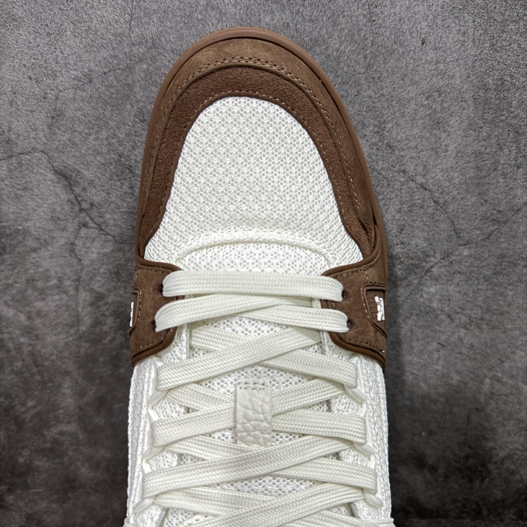 图片[5]-【专柜版/海淘代购版】 现货当天可取 LV Trainer系列高奢运动鞋 棕白色 新款芯片顶级 潮人必备单品 同步ZP官网空胶工艺 鞋舌、挂饰均镶嵌NFC芯片感应装置 正确胶片断点式设计 中底正确还原原版油印字母比例 1：1原楦格板、楦头、刀磨全新升级！ 独家订制顶级压纹麂皮 原版开模TPU大底 质感原版一致 垫脚聚米微料加透气英伦网布 披靡市场任何版本！细节完美呈现！ 代购指定版本 全新升级最新双盒包装 扫码秒进官网！ 全套包装配件同比原版 尺码： 38-46-选品中心