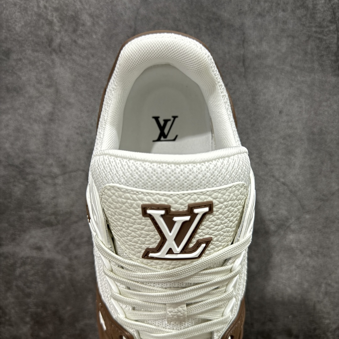 图片[8]-【专柜版/海淘代购版】 现货当天可取 LV Trainer系列高奢运动鞋 棕白色 新款芯片顶级 潮人必备单品 同步ZP官网空胶工艺 鞋舌、挂饰均镶嵌NFC芯片感应装置 正确胶片断点式设计 中底正确还原原版油印字母比例 1：1原楦格板、楦头、刀磨全新升级！ 独家订制顶级压纹麂皮 原版开模TPU大底 质感原版一致 垫脚聚米微料加透气英伦网布 披靡市场任何版本！细节完美呈现！ 代购指定版本 全新升级最新双盒包装 扫码秒进官网！ 全套包装配件同比原版 尺码： 38-46-选品中心