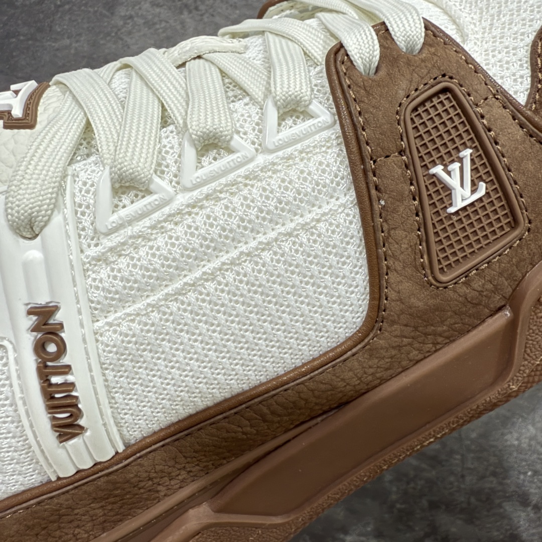 图片[4]-【专柜版/海淘代购版】 现货当天可取 LV Trainer系列高奢运动鞋 棕白色 新款芯片顶级 潮人必备单品 同步ZP官网空胶工艺 鞋舌、挂饰均镶嵌NFC芯片感应装置 正确胶片断点式设计 中底正确还原原版油印字母比例 1：1原楦格板、楦头、刀磨全新升级！ 独家订制顶级压纹麂皮 原版开模TPU大底 质感原版一致 垫脚聚米微料加透气英伦网布 披靡市场任何版本！细节完美呈现！ 代购指定版本 全新升级最新双盒包装 扫码秒进官网！ 全套包装配件同比原版 尺码： 38-46-选品中心