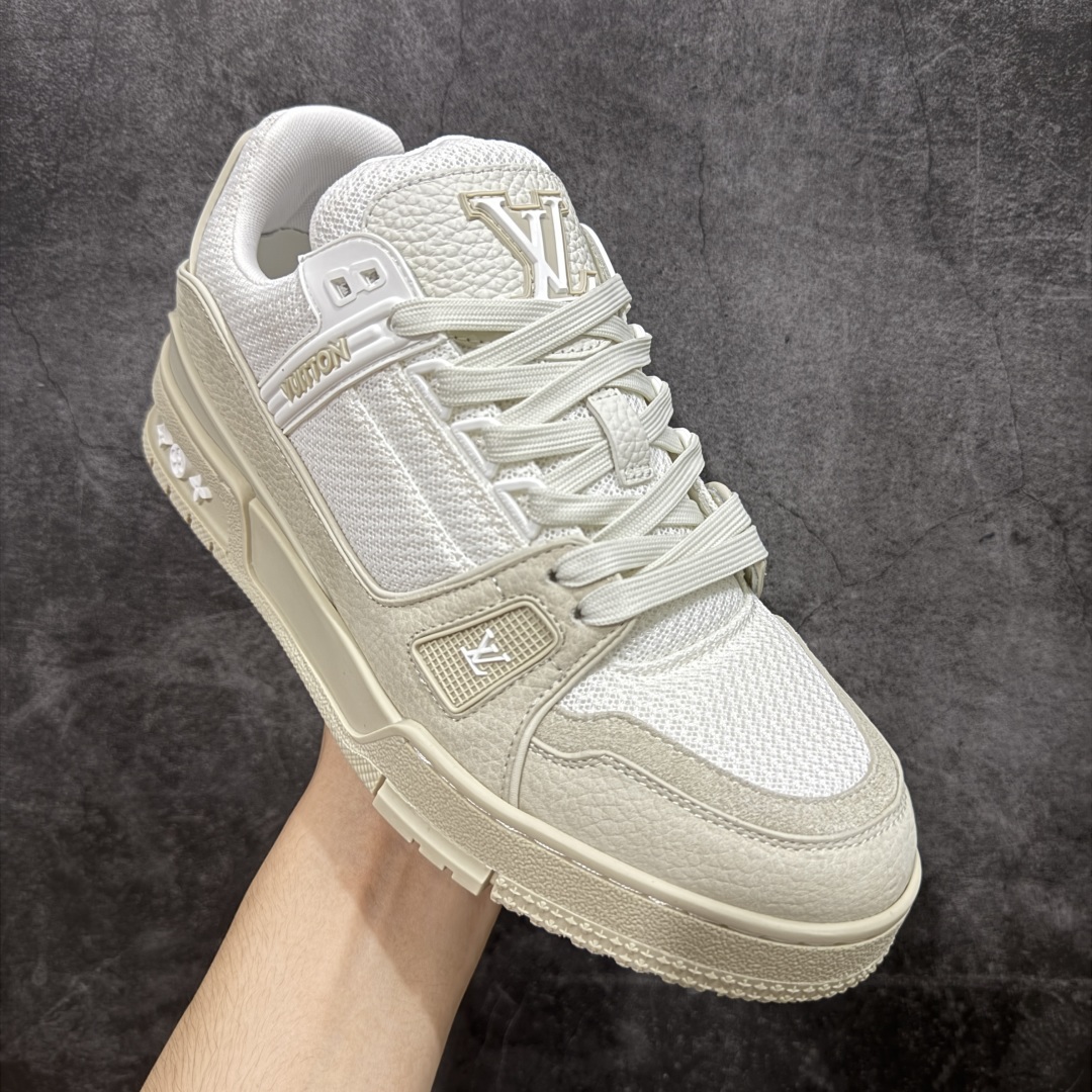 图片[3]-【专柜版/海淘代购版】 现货当天可取 LV Trainer系列高奢运动鞋 灰白色 新款芯片顶级 潮人必备单品 同步ZP官网空胶工艺 鞋舌、挂饰均镶嵌NFC芯片感应装置 正确胶片断点式设计 中底正确还原原版油印字母比例 1：1原楦格板、楦头、刀磨全新升级！ 独家订制顶级压纹麂皮 原版开模TPU大底 质感原版一致 垫脚聚米微料加透气英伦网布 披靡市场任何版本！细节完美呈现！ 代购指定版本 全新升级最新双盒包装 扫码秒进官网！ 全套包装配件同比原版 尺码： 38-46-选品中心