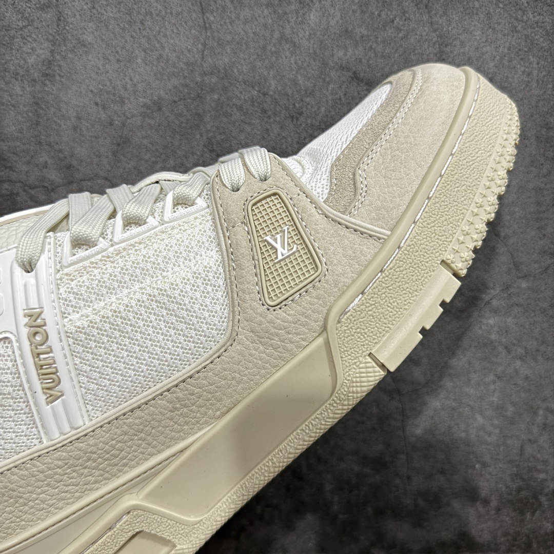 图片[6]-【专柜版/海淘代购版】 现货当天可取 LV Trainer系列高奢运动鞋 灰白色 新款芯片顶级 潮人必备单品 同步ZP官网空胶工艺 鞋舌、挂饰均镶嵌NFC芯片感应装置 正确胶片断点式设计 中底正确还原原版油印字母比例 1：1原楦格板、楦头、刀磨全新升级！ 独家订制顶级压纹麂皮 原版开模TPU大底 质感原版一致 垫脚聚米微料加透气英伦网布 披靡市场任何版本！细节完美呈现！ 代购指定版本 全新升级最新双盒包装 扫码秒进官网！ 全套包装配件同比原版 尺码： 38-46-选品中心