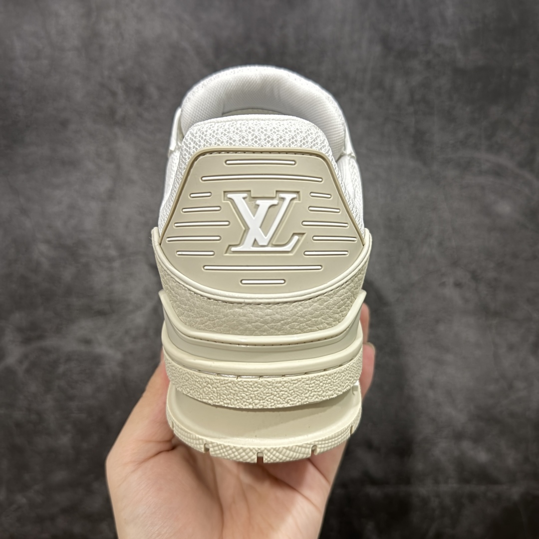 图片[4]-【专柜版/海淘代购版】 现货当天可取 LV Trainer系列高奢运动鞋 灰白色 新款芯片顶级 潮人必备单品 同步ZP官网空胶工艺 鞋舌、挂饰均镶嵌NFC芯片感应装置 正确胶片断点式设计 中底正确还原原版油印字母比例 1：1原楦格板、楦头、刀磨全新升级！ 独家订制顶级压纹麂皮 原版开模TPU大底 质感原版一致 垫脚聚米微料加透气英伦网布 披靡市场任何版本！细节完美呈现！ 代购指定版本 全新升级最新双盒包装 扫码秒进官网！ 全套包装配件同比原版 尺码： 38-46-选品中心