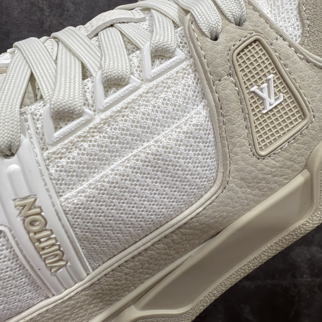 图片[4]-【专柜版/海淘代购版】 现货当天可取 LV Trainer系列高奢运动鞋 灰白色 新款芯片顶级 潮人必备单品 同步ZP官网空胶工艺 鞋舌、挂饰均镶嵌NFC芯片感应装置 正确胶片断点式设计 中底正确还原原版油印字母比例 1：1原楦格板、楦头、刀磨全新升级！ 独家订制顶级压纹麂皮 原版开模TPU大底 质感原版一致 垫脚聚米微料加透气英伦网布 披靡市场任何版本！细节完美呈现！ 代购指定版本 全新升级最新双盒包装 扫码秒进官网！ 全套包装配件同比原版 尺码： 38-46-选品中心