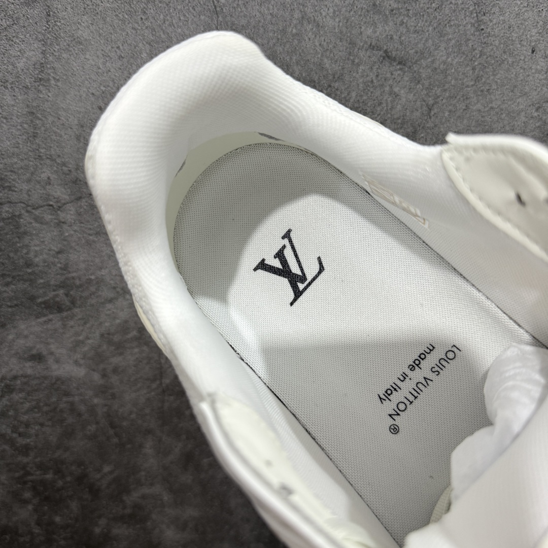 图片[8]-【专柜版/海淘代购版】 现货当天可取 LV Trainer系列高奢运动鞋 灰白色 新款芯片顶级 潮人必备单品 同步ZP官网空胶工艺 鞋舌、挂饰均镶嵌NFC芯片感应装置 正确胶片断点式设计 中底正确还原原版油印字母比例 1：1原楦格板、楦头、刀磨全新升级！ 独家订制顶级压纹麂皮 原版开模TPU大底 质感原版一致 垫脚聚米微料加透气英伦网布 披靡市场任何版本！细节完美呈现！ 代购指定版本 全新升级最新双盒包装 扫码秒进官网！ 全套包装配件同比原版 尺码： 38-46-选品中心