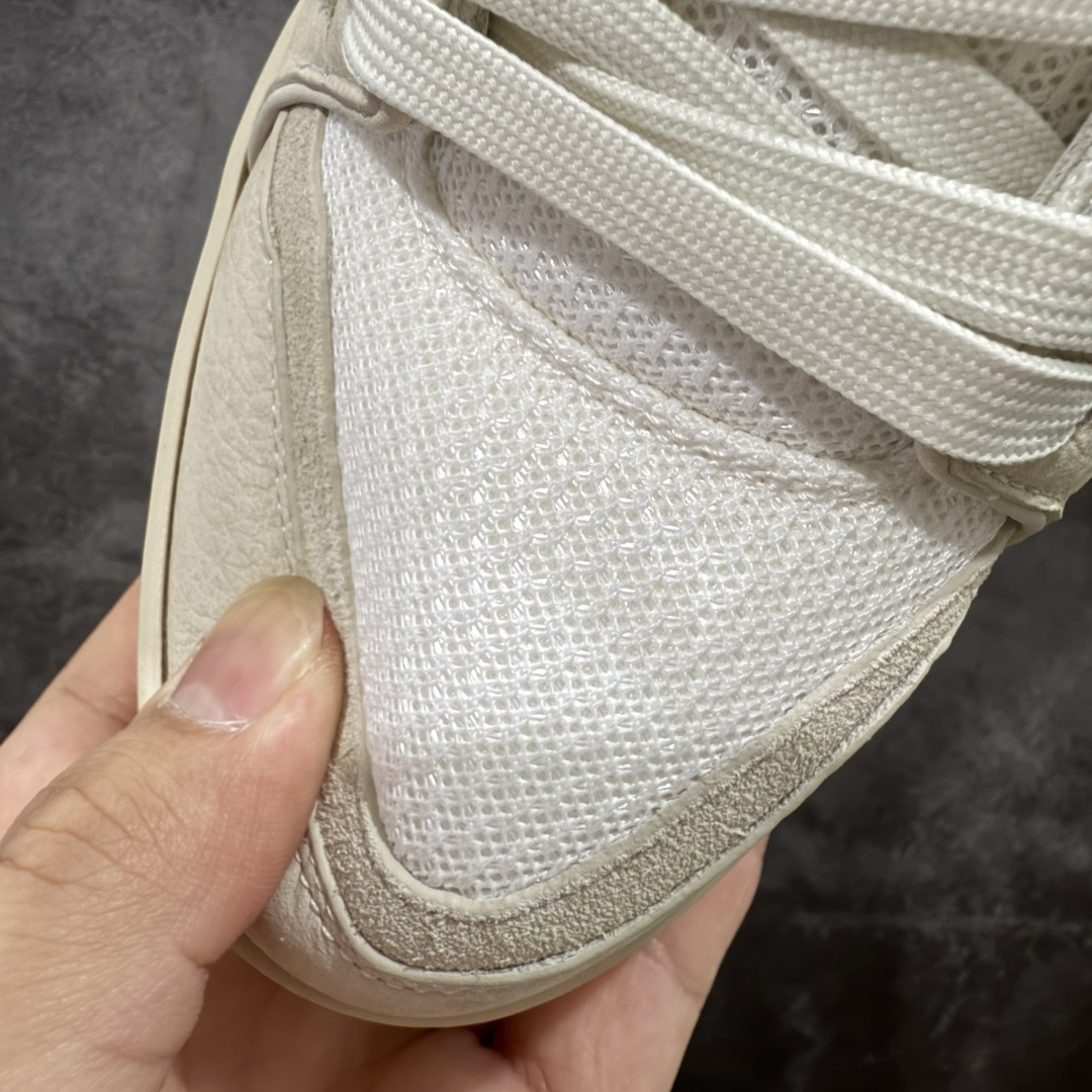 图片[5]-【专柜版/海淘代购版】 现货当天可取 LV Trainer系列高奢运动鞋 灰白色 新款芯片顶级 潮人必备单品 同步ZP官网空胶工艺 鞋舌、挂饰均镶嵌NFC芯片感应装置 正确胶片断点式设计 中底正确还原原版油印字母比例 1：1原楦格板、楦头、刀磨全新升级！ 独家订制顶级压纹麂皮 原版开模TPU大底 质感原版一致 垫脚聚米微料加透气英伦网布 披靡市场任何版本！细节完美呈现！ 代购指定版本 全新升级最新双盒包装 扫码秒进官网！ 全套包装配件同比原版 尺码： 38-46-选品中心