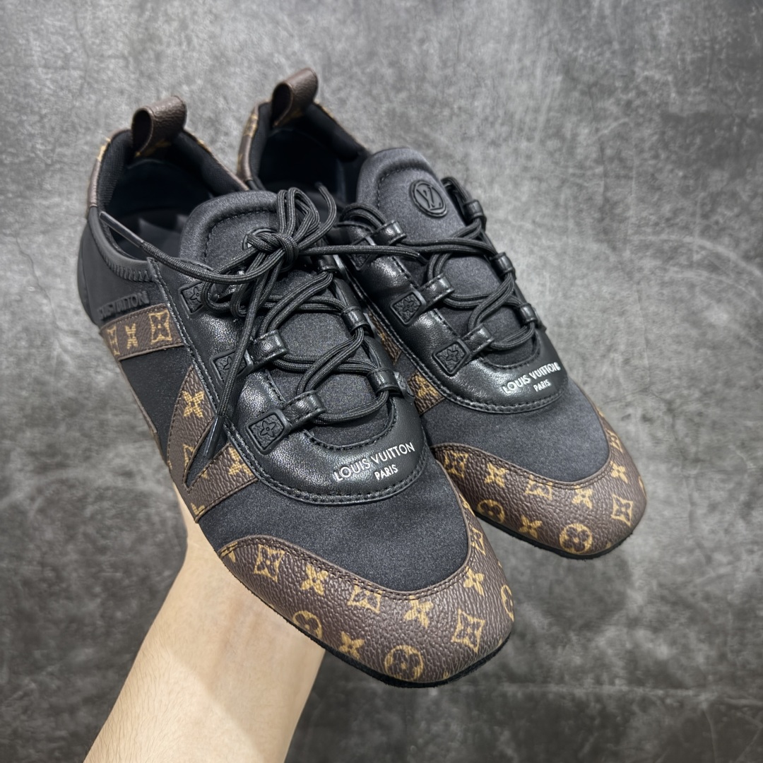 【专柜版/海淘代购】Louis Vuitton 春夏 Sneakerina LV 路易威登 系列运动鞋 德训鞋 平底鞋休闲鞋 海淘代购同渠道品质 高端零售 外贸充正专供 高端礼盒 市场最强级别没有之一💪🏻 原版购入开发 ZP级全套包装 完美楦型 正确卡色 质感媲美原版 细节与原版一致 请注意区分市面通货材 尺码:35 36 37 38 39 40-选品中心