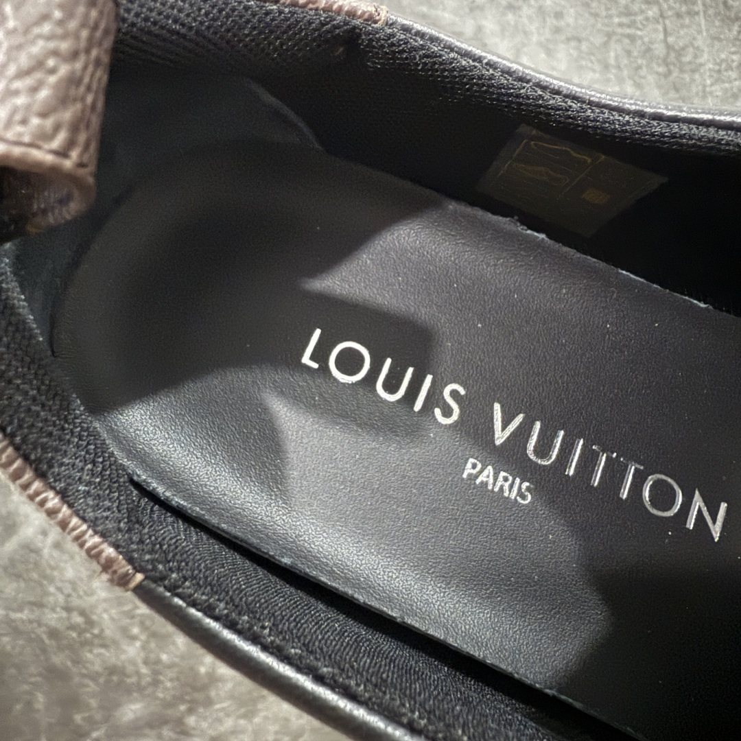 图片[7]-【专柜版/海淘代购】Louis Vuitton 春夏 Sneakerina LV 路易威登 系列运动鞋 德训鞋 平底鞋休闲鞋 海淘代购同渠道品质 高端零售 外贸充正专供 高端礼盒 市场最强级别没有之一💪🏻 原版购入开发 ZP级全套包装 完美楦型 正确卡色 质感媲美原版 细节与原版一致 请注意区分市面通货材 尺码：35 36 37 38 39 40-选品中心
