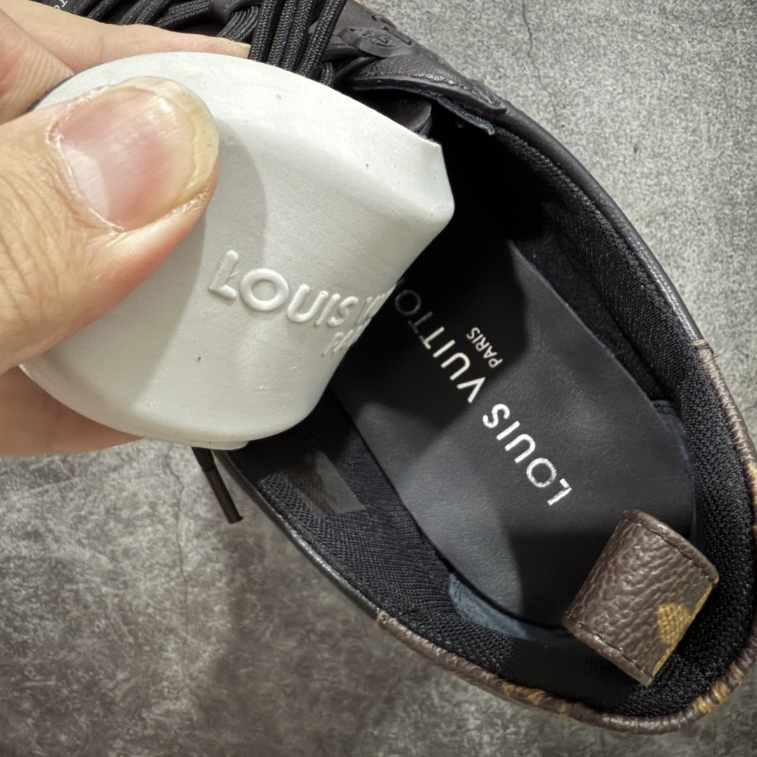 图片[8]-【专柜版/海淘代购】Louis Vuitton 春夏 Sneakerina LV 路易威登 系列运动鞋 德训鞋 平底鞋休闲鞋 海淘代购同渠道品质 高端零售 外贸充正专供 高端礼盒 市场最强级别没有之一💪🏻 原版购入开发 ZP级全套包装 完美楦型 正确卡色 质感媲美原版 细节与原版一致 请注意区分市面通货材 尺码：35 36 37 38 39 40-选品中心