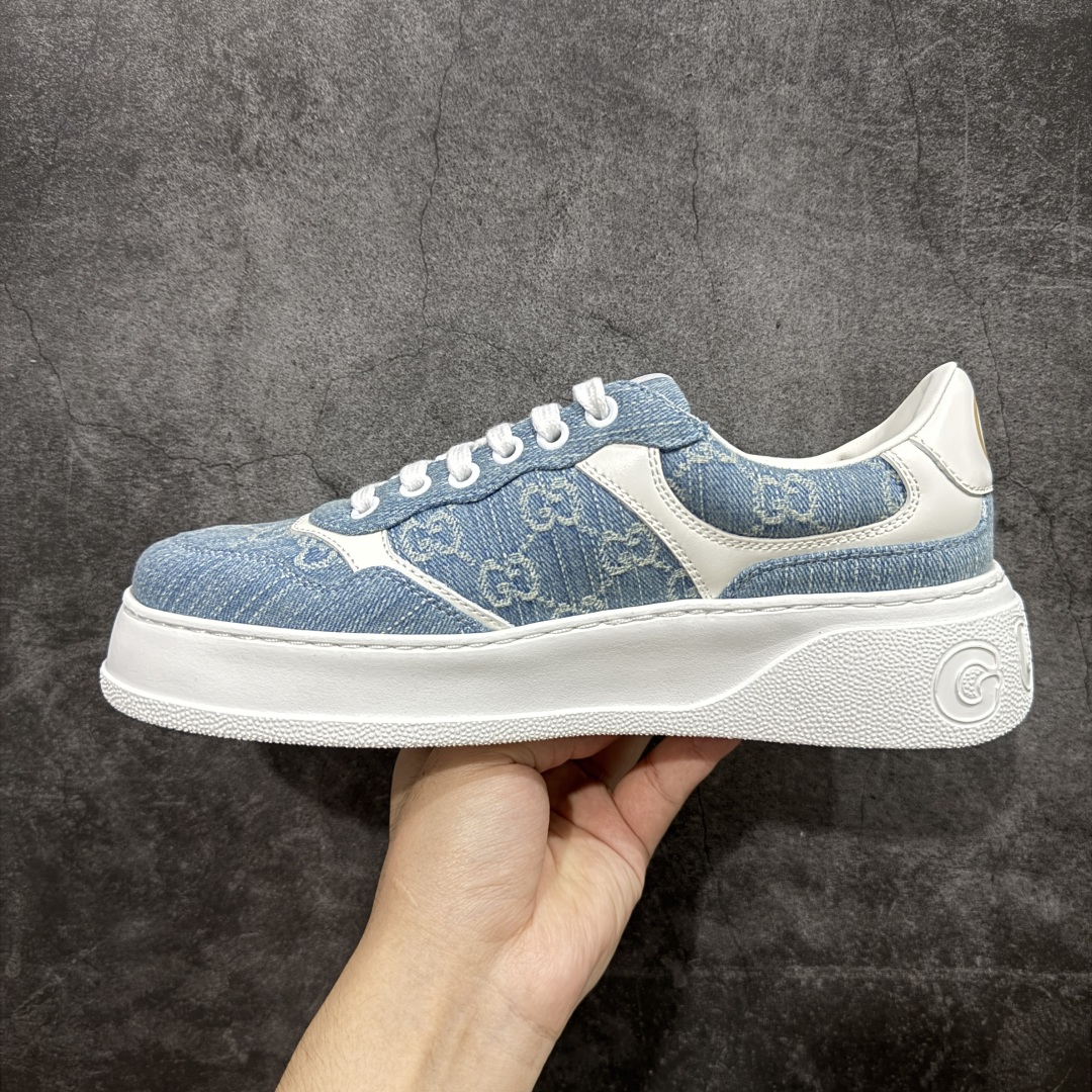 图片[2]-【专柜版/海淘代购版】Gucci 2025全新升级版 GG情侣款厚底饼干鞋 小白鞋运动平板鞋 原版原色，配航空礼盒包装 明星 网红 小红书等必定种草打call❤ 原版定制牛皮面料(经典老花布，穿孔，压纹工艺)，原版底有大Gucci Logo，后跟还有个GG Logo， 原版定制，超柔软牛皮内里，牛皮垫脚👍 5cm*厚底，经典gucci织带 尺码：35-45-选品中心