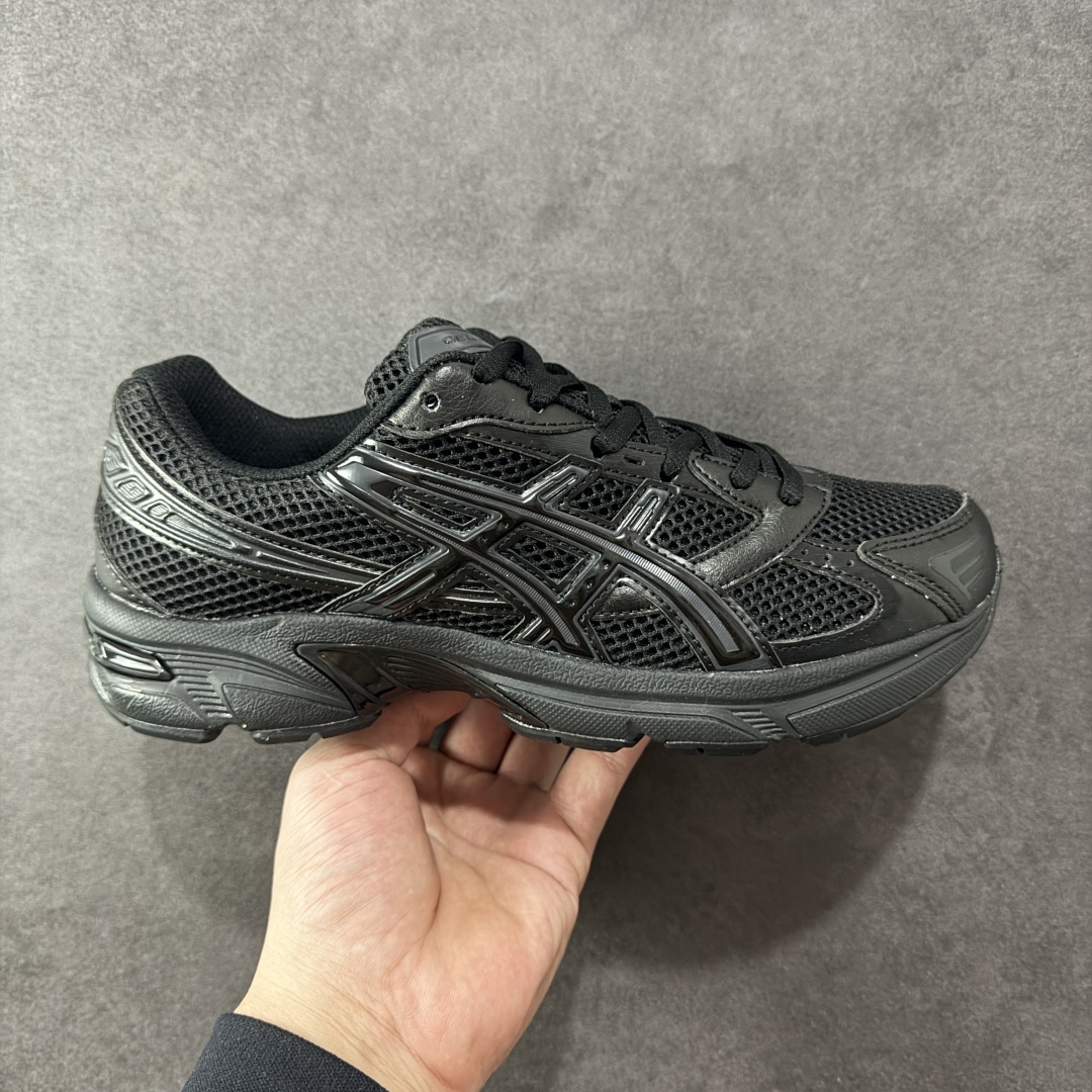 【K8版】ASICS 亚瑟士 GEL-1130 男女时尚透气 健步减震 运动潮流耐磨休闲鞋 选用网眼与皮革相接,复古而富有层次感。网布搭配银色金属感线条,虎爪 Logo 加入配色点缀,加深复古时尚美感Ortholite 鞋垫+搭载着 GEL 缓震胶的鞋底,同时辅以耐磨大底提供良好抓地力。复古美学入门代表作,重现2000年代后期的复古美学。 货号:1201A256-002 尺码:36-45半-选品中心