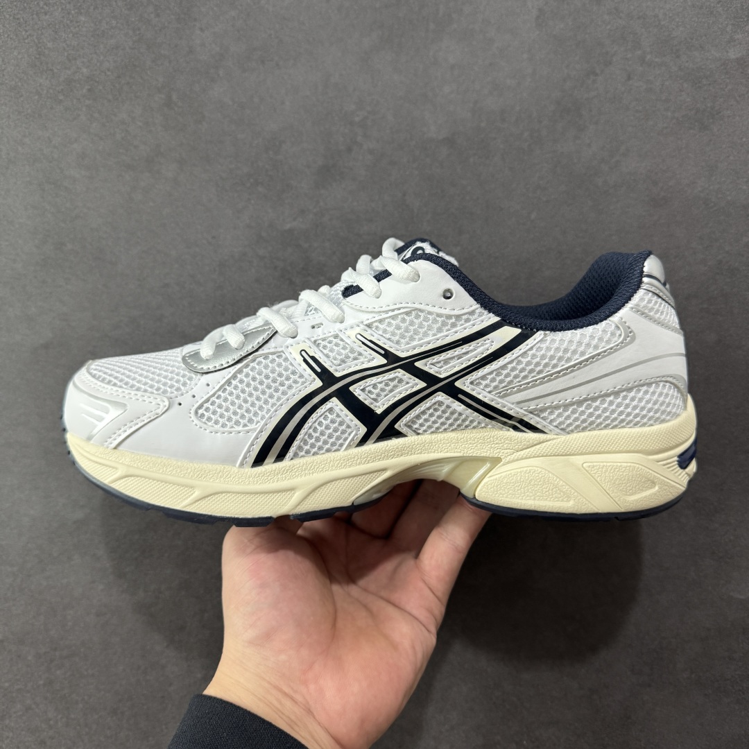 图片[2]-【K8版】ASICS 亚瑟士 GEL-1130 男女时尚透气 健步减震 运动潮流耐磨休闲鞋 选用网眼与皮革相接，复古而富有层次感。网布搭配银色金属感线条，虎爪 Logo 加入配色点缀，加深复古时尚美感Ortholite 鞋垫+搭载着 GEL 缓震胶的鞋底，同时辅以耐磨大底提供良好抓地力。复古美学入门代表作，重现2000年代后期的复古美学。 货号：1202A164-110 尺码：36-45半-选品中心