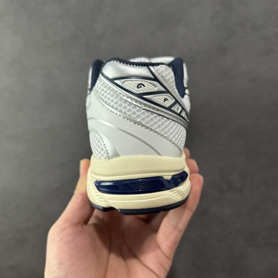 图片[4]-【K8版】ASICS 亚瑟士 GEL-1130 男女时尚透气 健步减震 运动潮流耐磨休闲鞋 选用网眼与皮革相接，复古而富有层次感。网布搭配银色金属感线条，虎爪 Logo 加入配色点缀，加深复古时尚美感Ortholite 鞋垫+搭载着 GEL 缓震胶的鞋底，同时辅以耐磨大底提供良好抓地力。复古美学入门代表作，重现2000年代后期的复古美学。 货号：1202A164-110 尺码：36-45半-选品中心