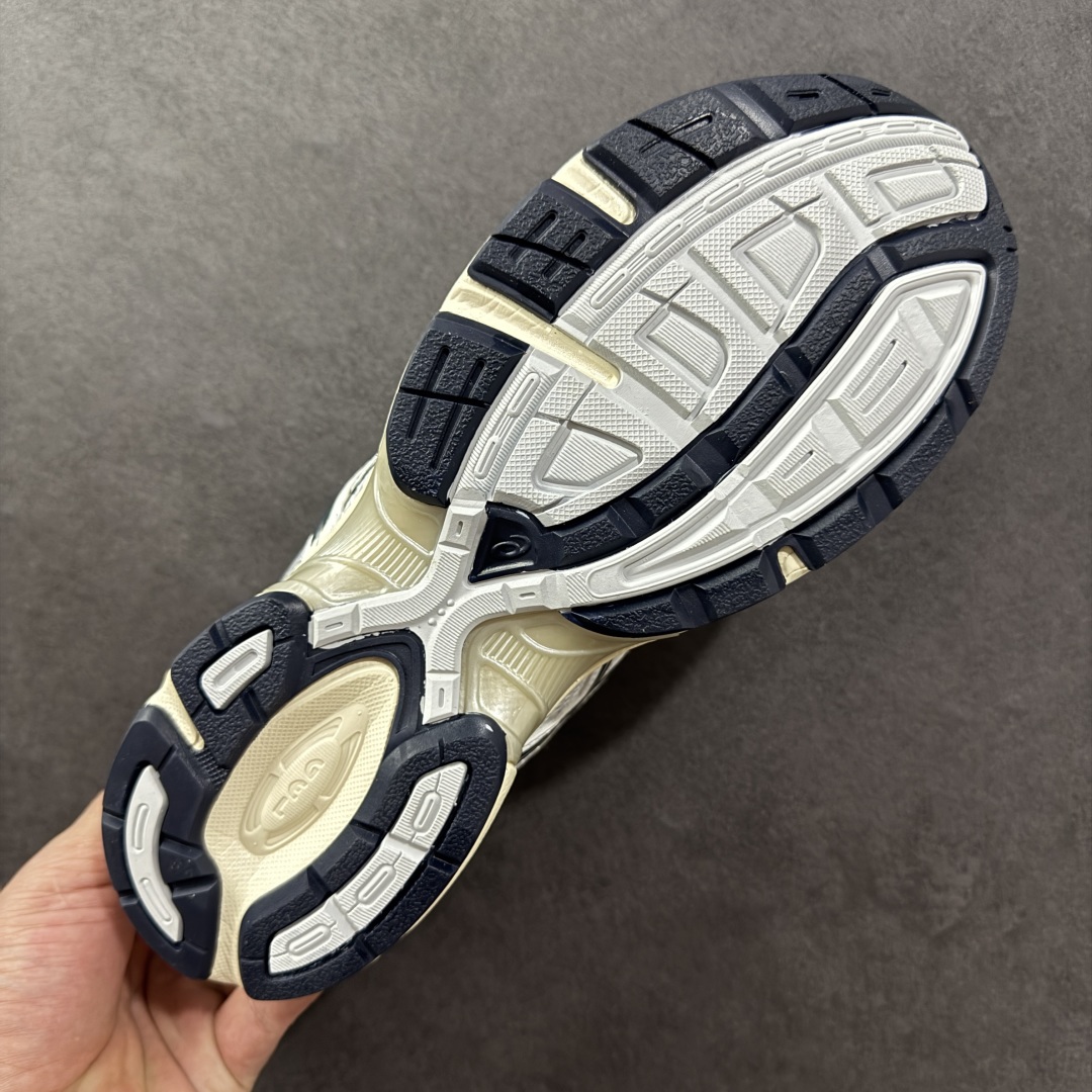 图片[9]-【K8版】ASICS 亚瑟士 GEL-1130 男女时尚透气 健步减震 运动潮流耐磨休闲鞋 选用网眼与皮革相接，复古而富有层次感。网布搭配银色金属感线条，虎爪 Logo 加入配色点缀，加深复古时尚美感Ortholite 鞋垫+搭载着 GEL 缓震胶的鞋底，同时辅以耐磨大底提供良好抓地力。复古美学入门代表作，重现2000年代后期的复古美学。 货号：1202A164-110 尺码：36-45半-选品中心