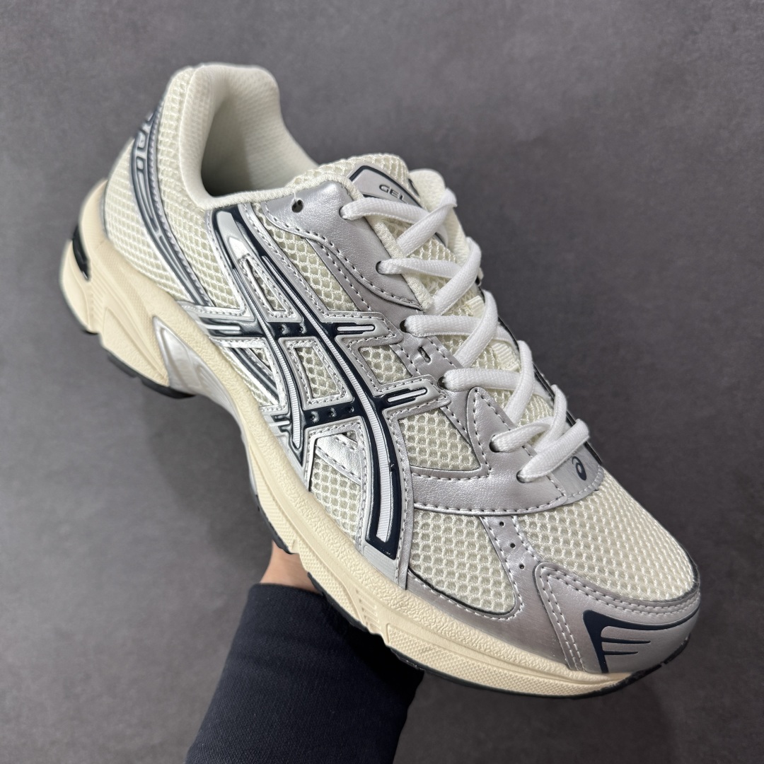 图片[3]-【K8版】ASICS 亚瑟士 GEL-1130 男女时尚透气 健步减震 运动潮流耐磨休闲鞋 选用网眼与皮革相接，复古而富有层次感。网布搭配银色金属感线条，虎爪 Logo 加入配色点缀，加深复古时尚美感Ortholite 鞋垫+搭载着 GEL 缓震胶的鞋底，同时辅以耐磨大底提供良好抓地力。复古美学入门代表作，重现2000年代后期的复古美学。 货号：1201A956-100 尺码：36-45半-选品中心