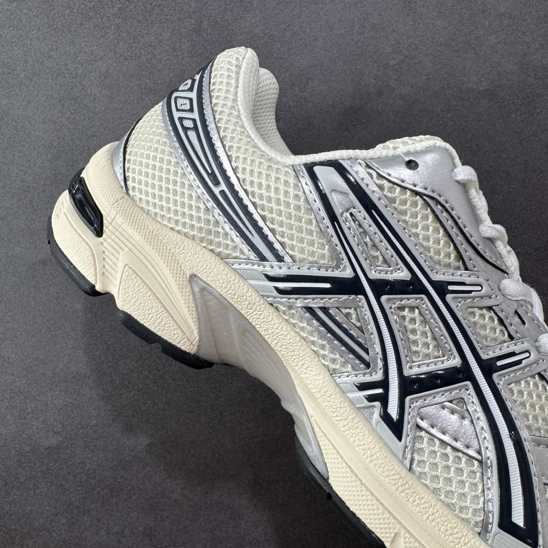 图片[6]-【K8版】ASICS 亚瑟士 GEL-1130 男女时尚透气 健步减震 运动潮流耐磨休闲鞋 选用网眼与皮革相接，复古而富有层次感。网布搭配银色金属感线条，虎爪 Logo 加入配色点缀，加深复古时尚美感Ortholite 鞋垫+搭载着 GEL 缓震胶的鞋底，同时辅以耐磨大底提供良好抓地力。复古美学入门代表作，重现2000年代后期的复古美学。 货号：1201A956-100 尺码：36-45半-选品中心