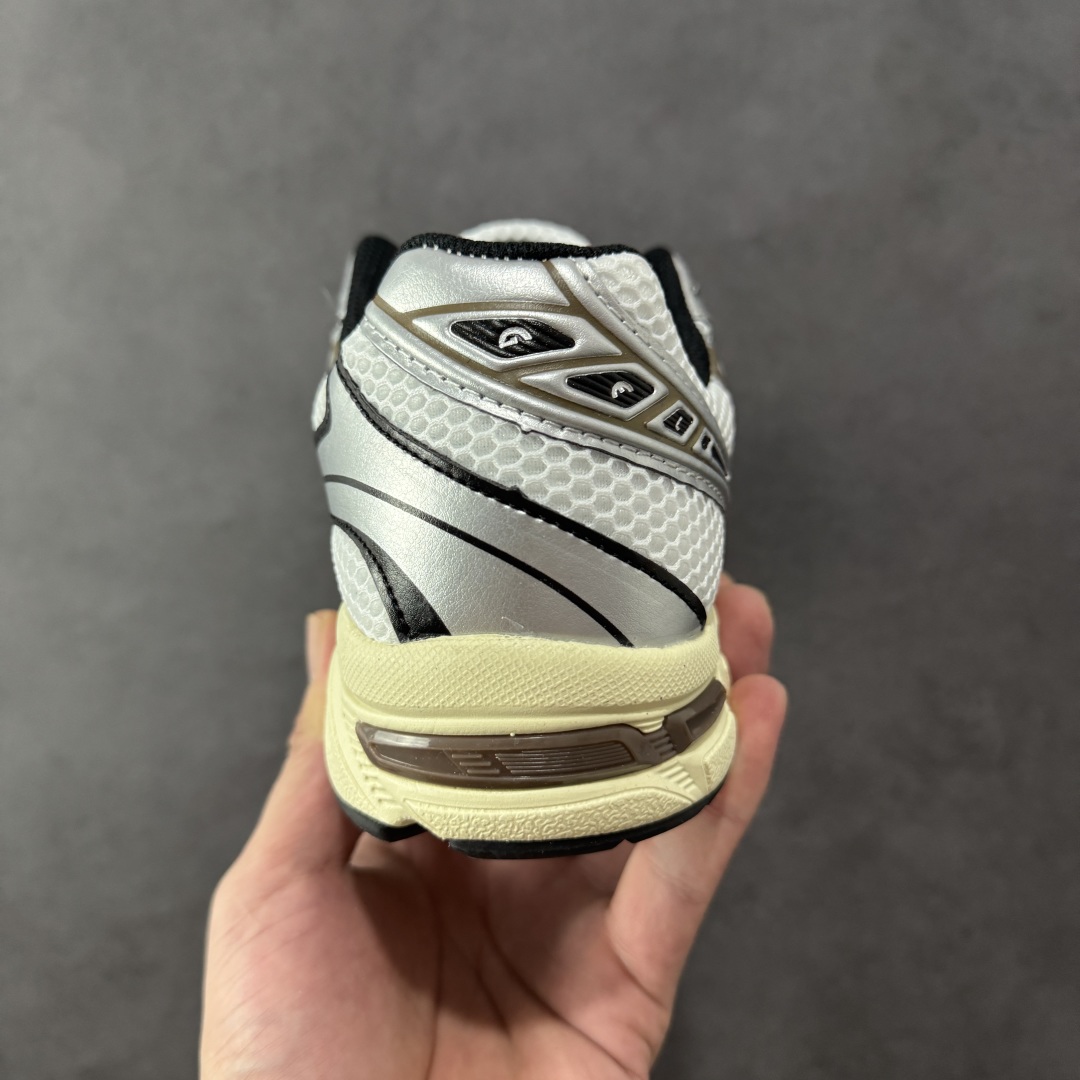 图片[4]-【K8版】ASICS 亚瑟士 GEL-1130 男女时尚透气 健步减震 运动潮流耐磨休闲鞋 选用网眼与皮革相接，复古而富有层次感。网布搭配银色金属感线条，虎爪 Logo 加入配色点缀，加深复古时尚美感Ortholite 鞋垫+搭载着 GEL 缓震胶的鞋底，同时辅以耐磨大底提供良好抓地力。复古美学入门代表作，重现2000年代后期的复古美学。 货号：1201A256-113 尺码：36-45半-选品中心