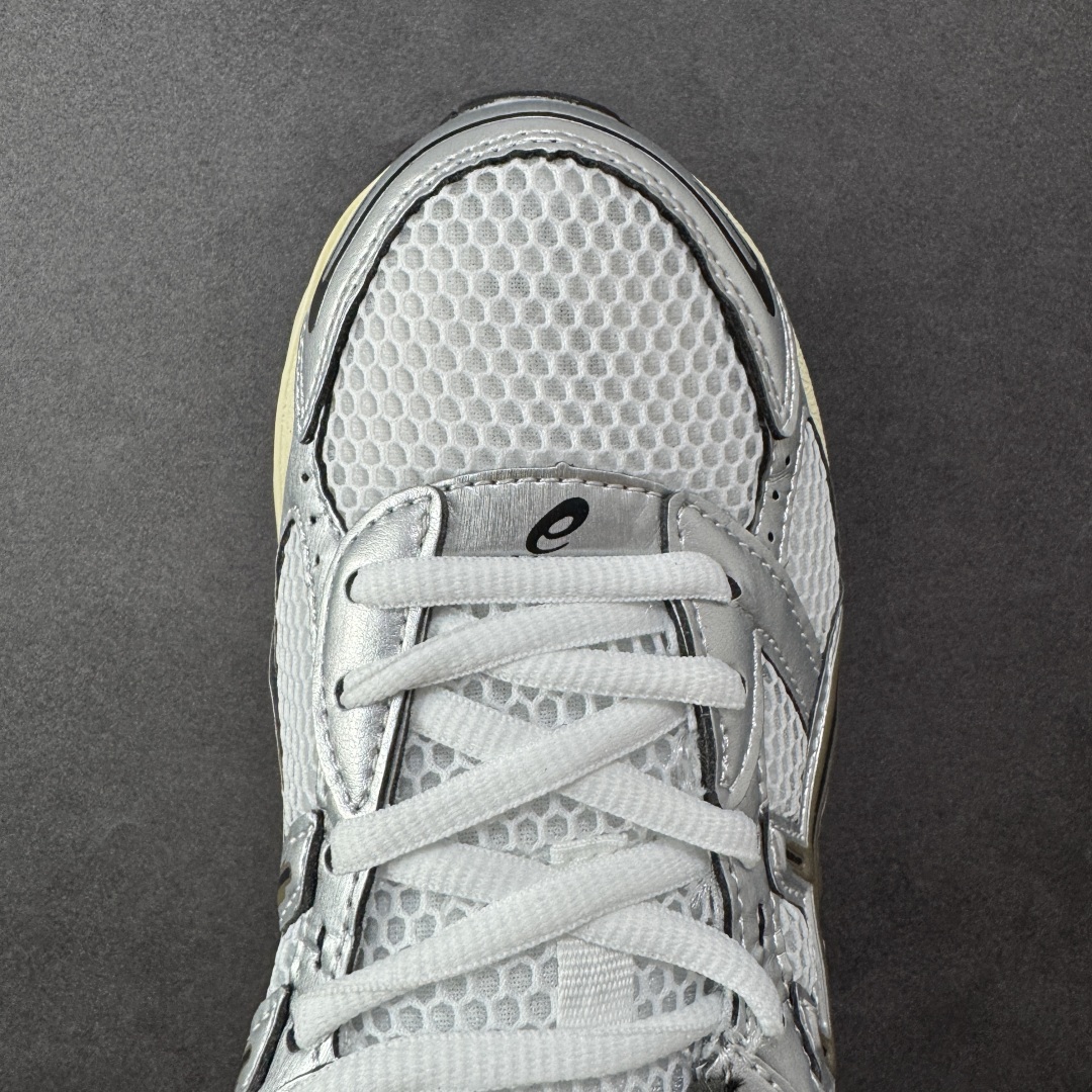 图片[8]-【K8版】ASICS 亚瑟士 GEL-1130 男女时尚透气 健步减震 运动潮流耐磨休闲鞋 选用网眼与皮革相接，复古而富有层次感。网布搭配银色金属感线条，虎爪 Logo 加入配色点缀，加深复古时尚美感Ortholite 鞋垫+搭载着 GEL 缓震胶的鞋底，同时辅以耐磨大底提供良好抓地力。复古美学入门代表作，重现2000年代后期的复古美学。 货号：1201A256-113 尺码：36-45半-选品中心