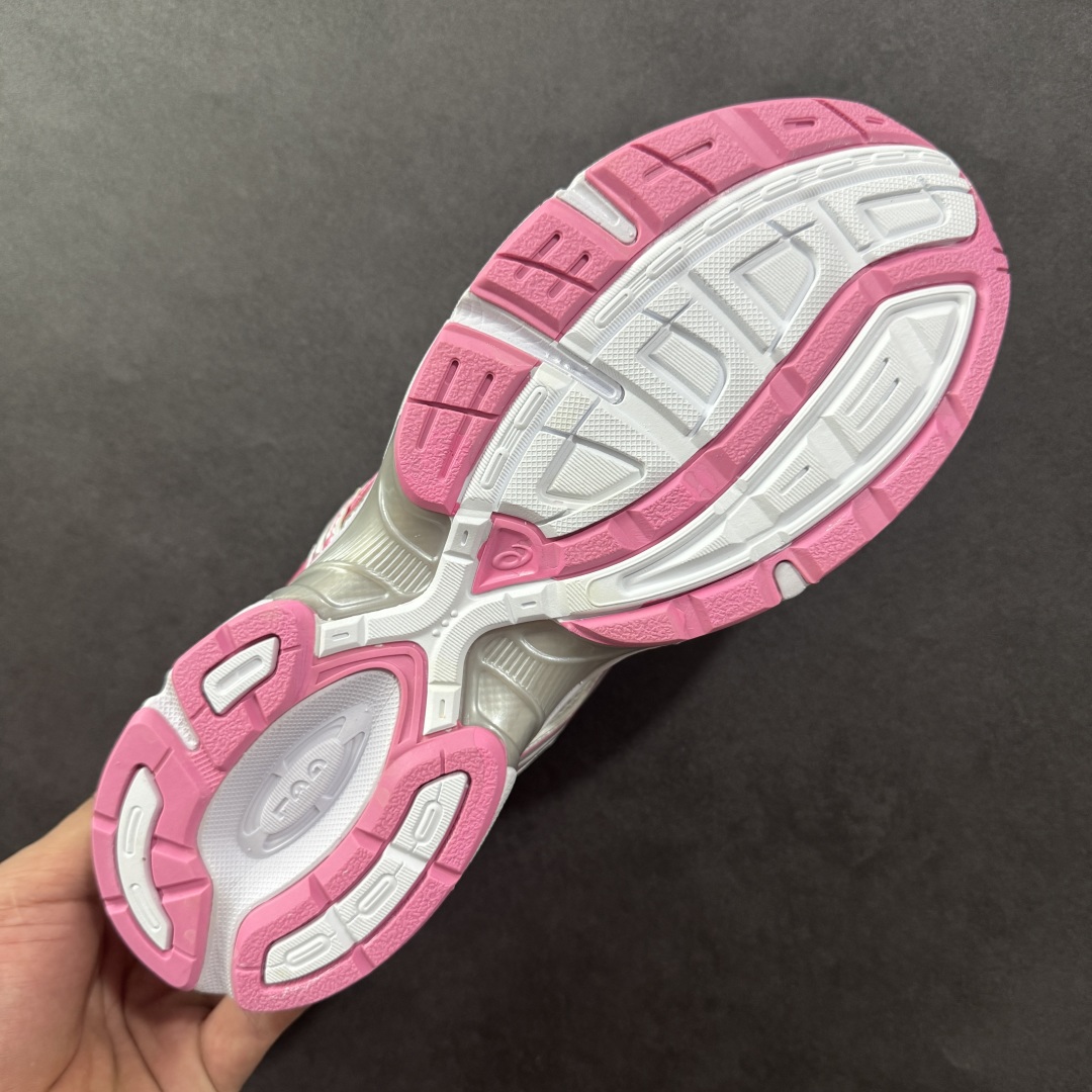 图片[9]-【K8版】ASICS 亚瑟士 GEL-1130 男女时尚透气 健步减震 运动潮流耐磨休闲鞋 选用网眼与皮革相接，复古而富有层次感。网布搭配银色金属感线条，虎爪 Logo 加入配色点缀，加深复古时尚美感Ortholite 鞋垫+搭载着 GEL 缓震胶的鞋底，同时辅以耐磨大底提供良好抓地力。复古美学入门代表作，重现2000年代后期的复古美学。 货号：1202A507-100 尺码：36-45半-选品中心