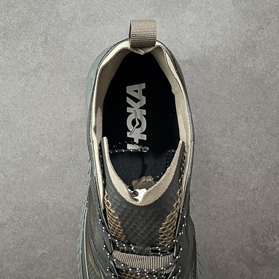 图片[7]-【公司级】Satisfy xHOKA ONE ONE Mafate Speed 4 玛法特4系列低帮厚底轻量户外越野运动慢跑鞋 采用半透明轻量化纱网热熔面料材质 搭载轻量化材料超轻量泡棉中底 外置V版橡胶防滑黄金大底 此球鞋继承了HOKA的经典越野鞋型MAFATE SPEED4的设计 更在此基础上进行了创新和提升 使得它既适合户外越野跑，又充满了时尚潮流的元素。它的半透明鞋面设计 不仅让鞋身看起来更加轻便 而且提供了良好的透气性 而保护性的防撕裂尼龙面料，则确保了在复杂地形中的耐用性。 双层ProFly™中底的 用，是这款鞋的另一个亮点。 VIBRAM MEGAGRIP®及 LITEBASE®大底的搭载，更是让这款鞋在保持高抓地力的 减轻了鞋底的重量 货号： 1157050/COFF 尺码： 36 36.5 37.5 38 38.5 39 40 40.5 41.5 42 42.5 43 44 44.5 45-选品中心