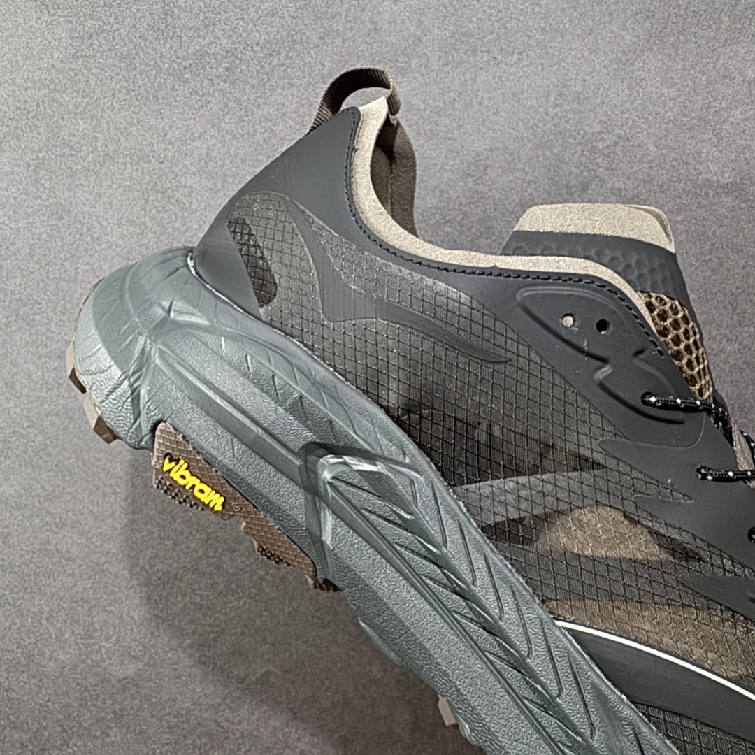 图片[6]-【公司级】Satisfy xHOKA ONE ONE Mafate Speed 4 玛法特4系列低帮厚底轻量户外越野运动慢跑鞋 采用半透明轻量化纱网热熔面料材质 搭载轻量化材料超轻量泡棉中底 外置V版橡胶防滑黄金大底 此球鞋继承了HOKA的经典越野鞋型MAFATE SPEED4的设计 更在此基础上进行了创新和提升 使得它既适合户外越野跑，又充满了时尚潮流的元素。它的半透明鞋面设计 不仅让鞋身看起来更加轻便 而且提供了良好的透气性 而保护性的防撕裂尼龙面料，则确保了在复杂地形中的耐用性。 双层ProFly™中底的 用，是这款鞋的另一个亮点。 VIBRAM MEGAGRIP®及 LITEBASE®大底的搭载，更是让这款鞋在保持高抓地力的 减轻了鞋底的重量 货号： 1157050/COFF 尺码： 36 36.5 37.5 38 38.5 39 40 40.5 41.5 42 42.5 43 44 44.5 45-选品中心