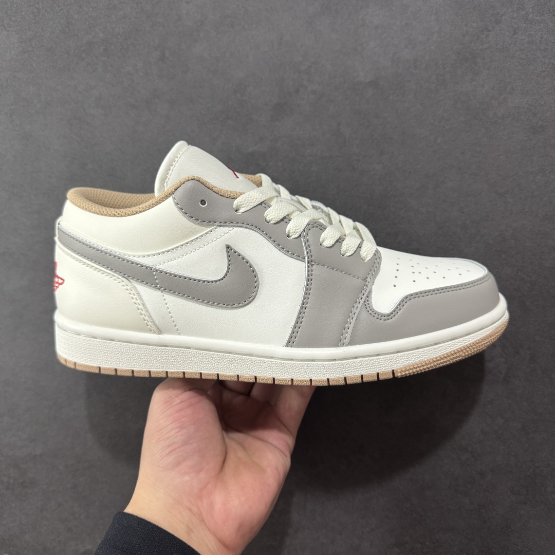 【K版】Air Jordan AJ1 Low 低帮 白灰 553558-169 全新流水线出品 市场第二梯队最强版 全部原鞋开发 原楦原纸板开发 全鞋电脑针车 原厂内置全掌气垫 原盒内在原标 唯一Zp原版鞋带绑法 免检产品 全新2022版型 全头层皮料 完美零毛边处理 原厂配置全掌气垫 价格定位良心 新配色陆续出货 尺码:36 36.5 37.5 38 38.5 39 40 40.5 41 42 42.5 43 44 44.5 45 46-选品中心