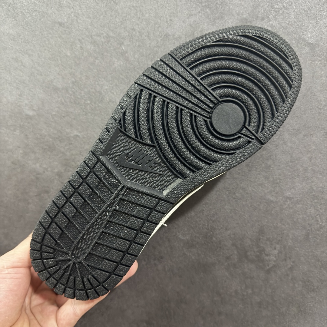 图片[9]-【定制版】Travis Scott x Nike Air Jordan 1 Low x 拉布布涂鸦 Air Jordan 1 Low 反转黑白拉布布倒钩 纯原版本 全鞋采用原装头层皮，用料扎实 精雕细琢 鞋型极致还原 飞翼3D打印改良 深度立体 四线中底拉帮皮料选材 钢印 背胶一应俱全 全新批次 原装原模大底全鞋原厂定制皮料，手感细腻正确折边工艺 完美细节诠释 货号：XB1979 017 尺码：36 36.5 37.5 38 38.5 39 40 40.5 41 42 42.5 43 44 44.5 45-选品中心