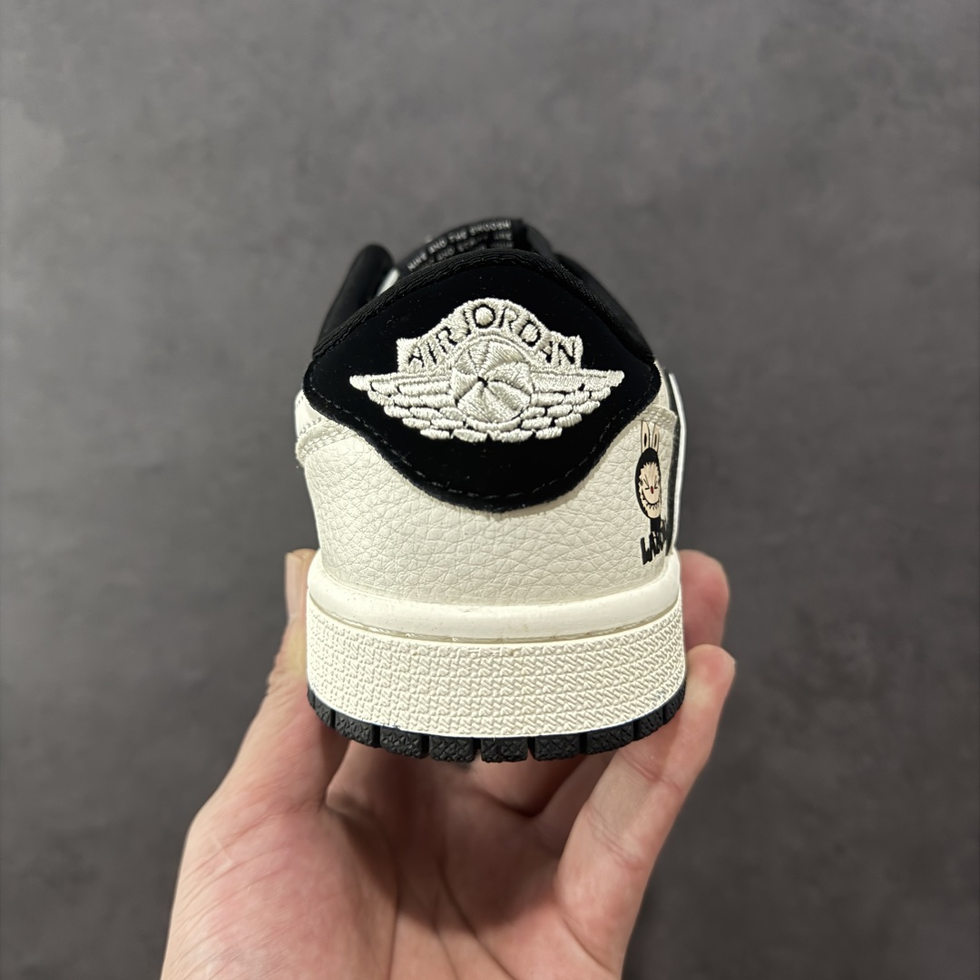 图片[4]-【定制版】Travis Scott x Nike Air Jordan 1 Low x 拉布布涂鸦 Air Jordan 1 Low 反转黑白拉布布倒钩 纯原版本 全鞋采用原装头层皮，用料扎实 精雕细琢 鞋型极致还原 飞翼3D打印改良 深度立体 四线中底拉帮皮料选材 钢印 背胶一应俱全 全新批次 原装原模大底全鞋原厂定制皮料，手感细腻正确折边工艺 完美细节诠释 货号：XB1979 017 尺码：36 36.5 37.5 38 38.5 39 40 40.5 41 42 42.5 43 44 44.5 45-选品中心