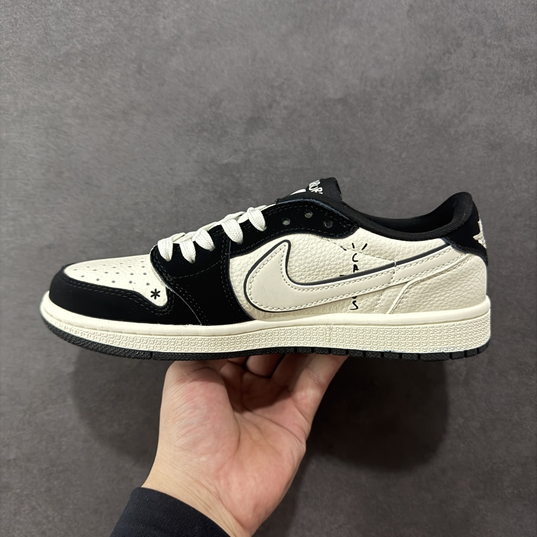 图片[2]-【定制版】Travis Scott x Nike Air Jordan 1 Low x 拉布布涂鸦 Air Jordan 1 Low 反转黑白拉布布倒钩 纯原版本 全鞋采用原装头层皮，用料扎实 精雕细琢 鞋型极致还原 飞翼3D打印改良 深度立体 四线中底拉帮皮料选材 钢印 背胶一应俱全 全新批次 原装原模大底全鞋原厂定制皮料，手感细腻正确折边工艺 完美细节诠释 货号：XB1979 017 尺码：36 36.5 37.5 38 38.5 39 40 40.5 41 42 42.5 43 44 44.5 45-选品中心